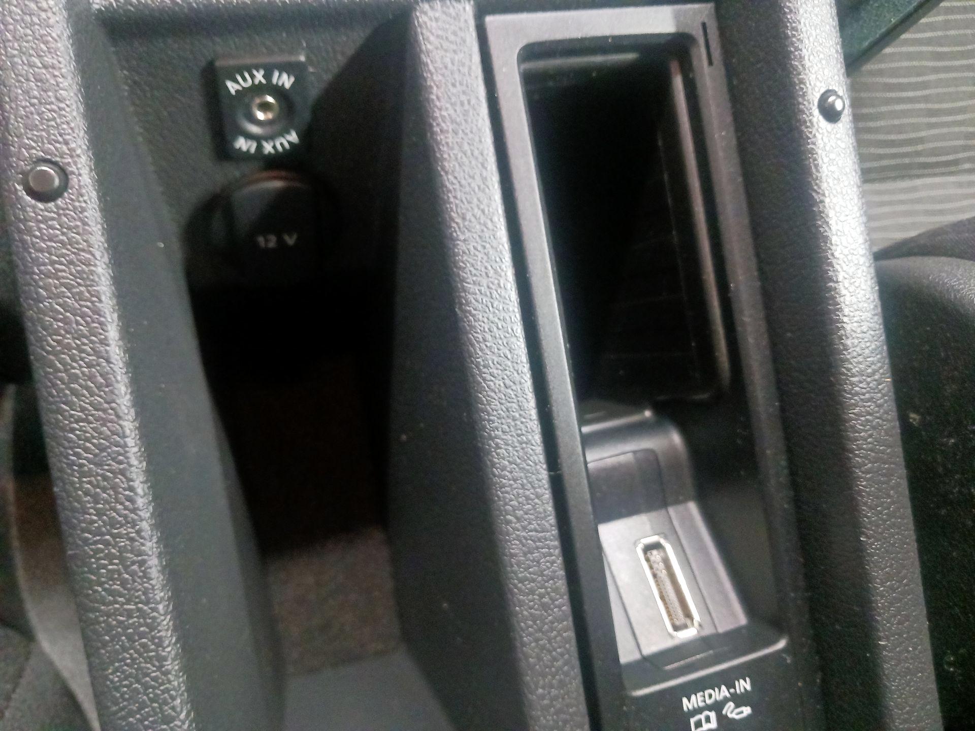 Thumbnail: 2015 Volkswagen Tiguan - 18