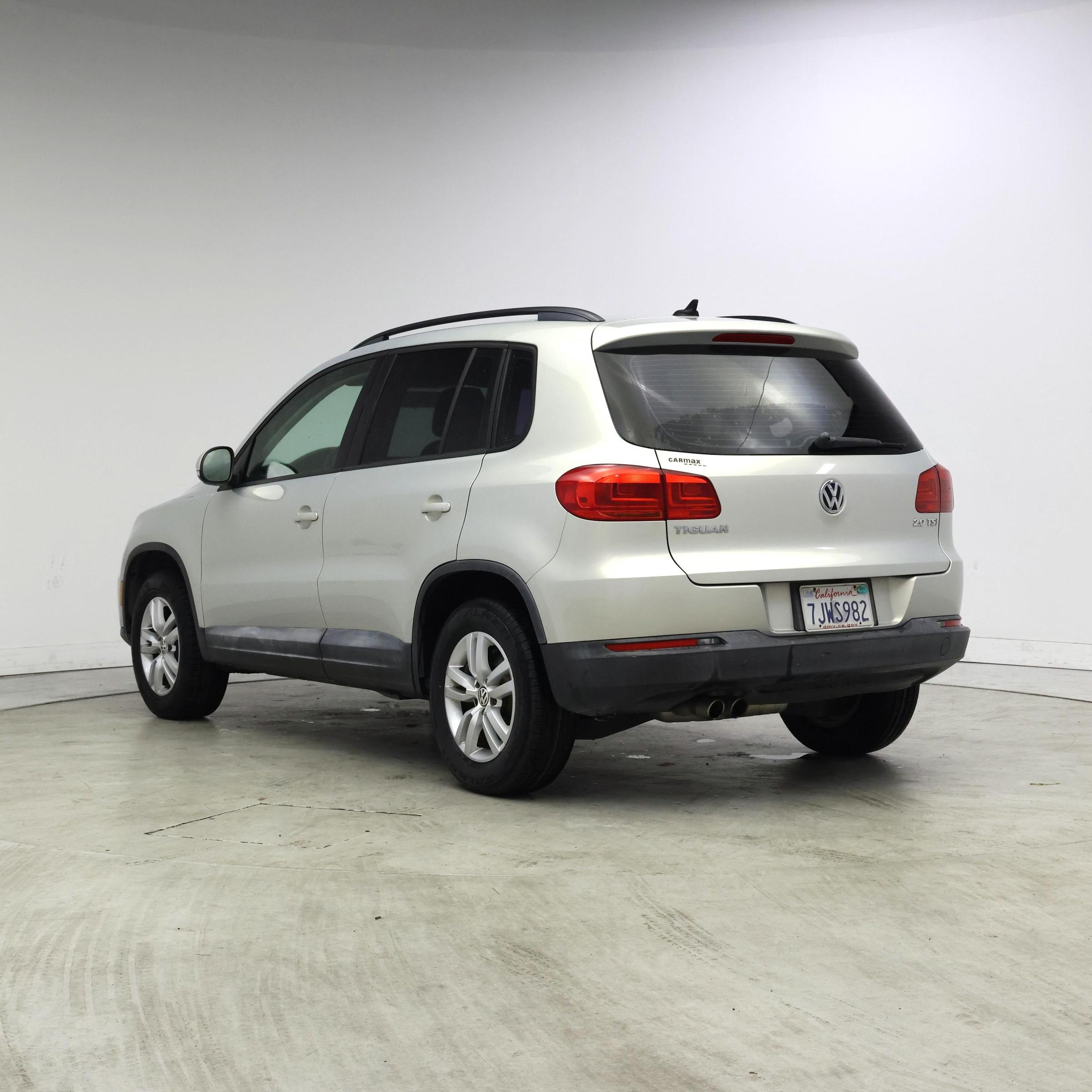 Thumbnail: 2015 Volkswagen Tiguan - 2