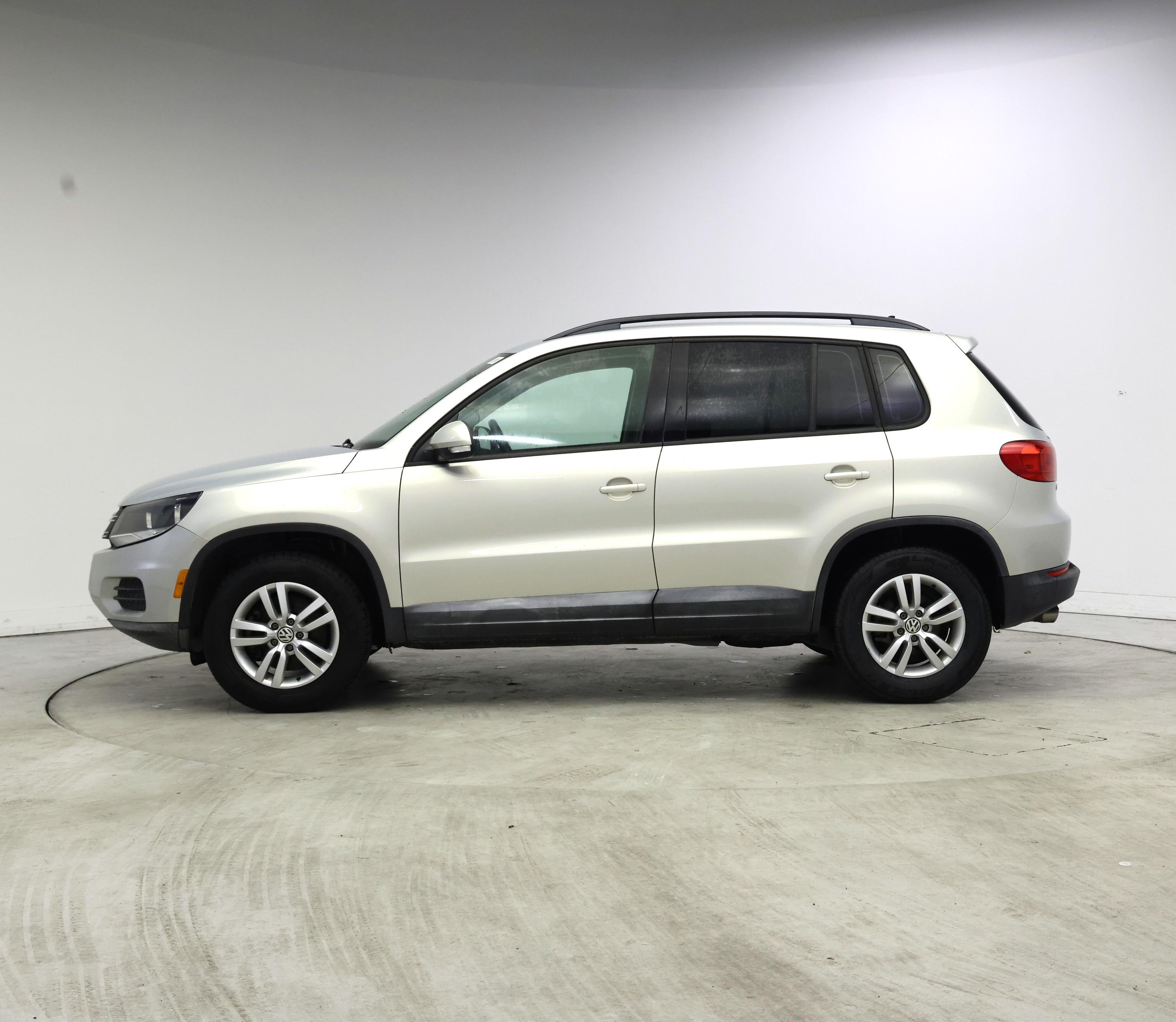 Thumbnail: 2015 Volkswagen Tiguan - 3