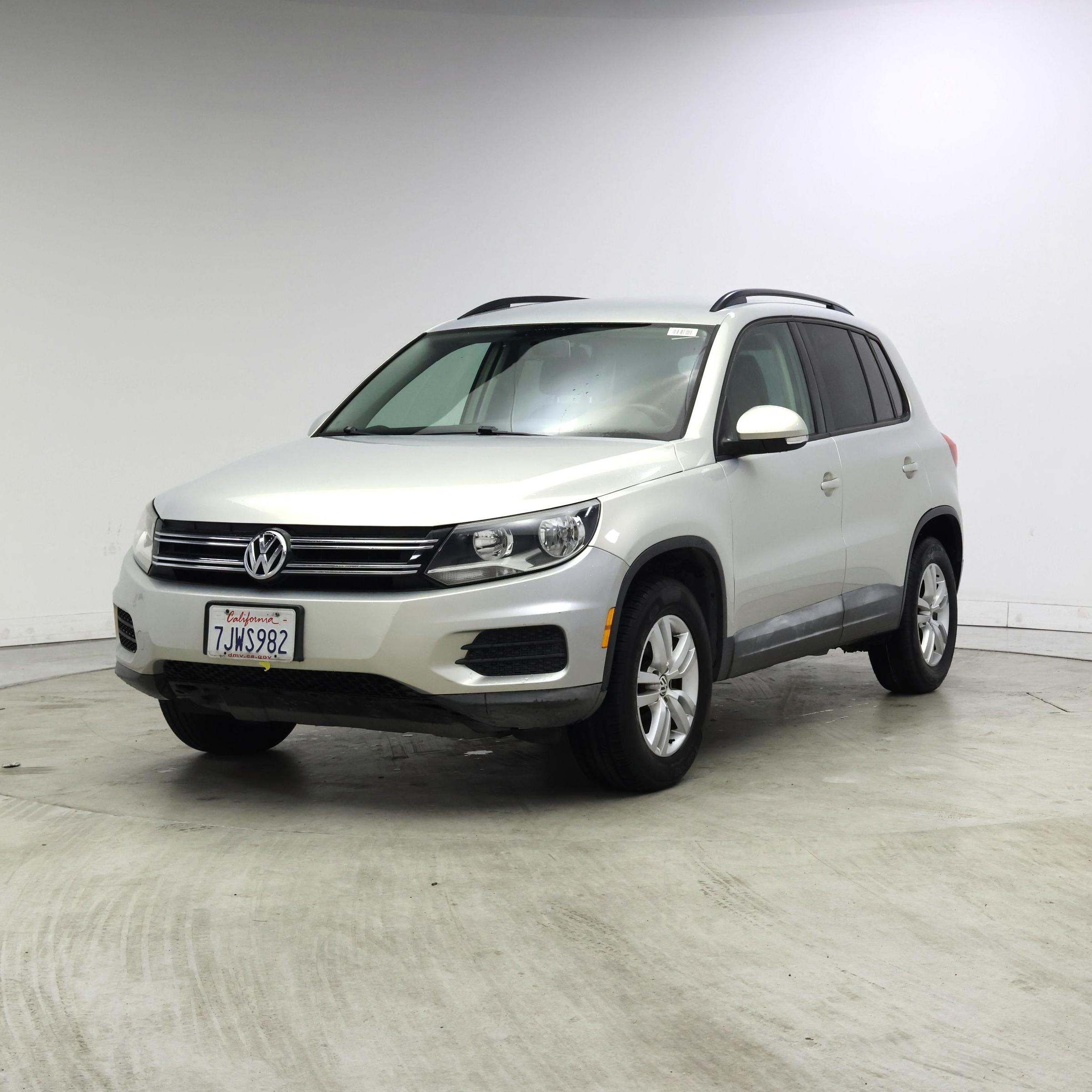 Thumbnail: 2015 Volkswagen Tiguan - 4