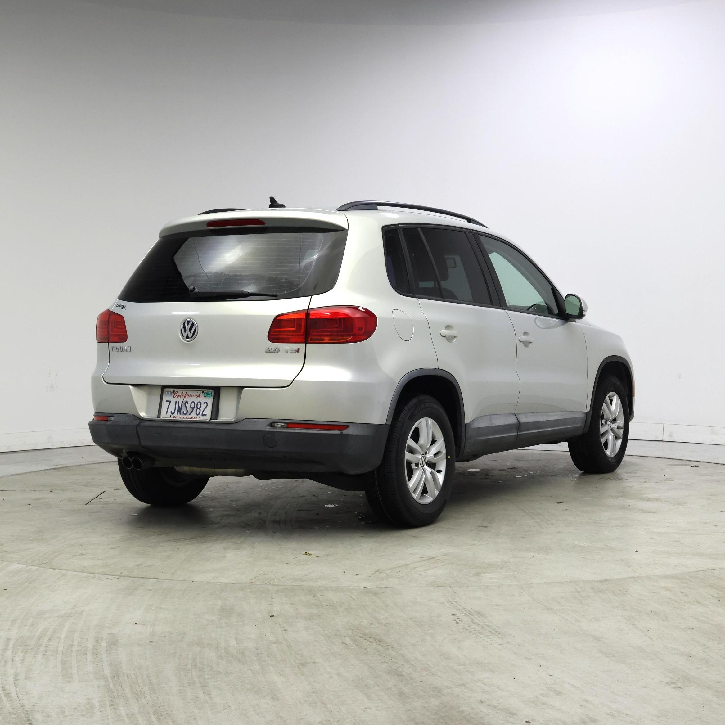 Thumbnail: 2015 Volkswagen Tiguan - 8