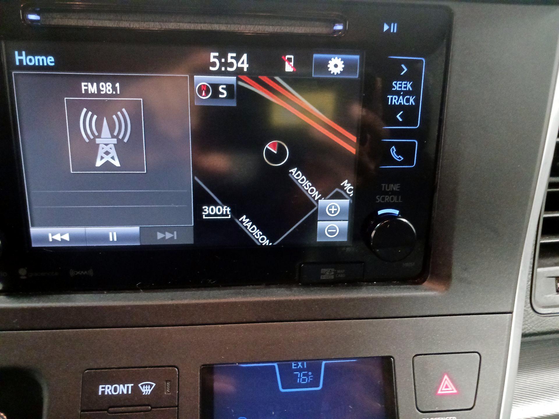 Thumbnail: 2017 Toyota Sienna - 14