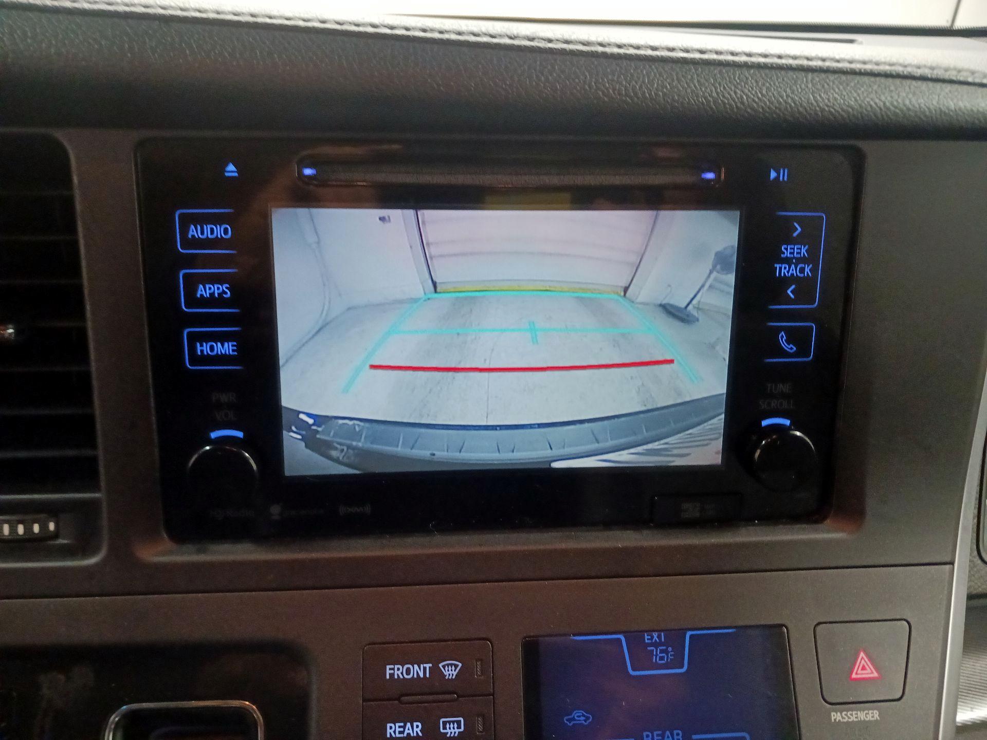 Thumbnail: 2017 Toyota Sienna - 15