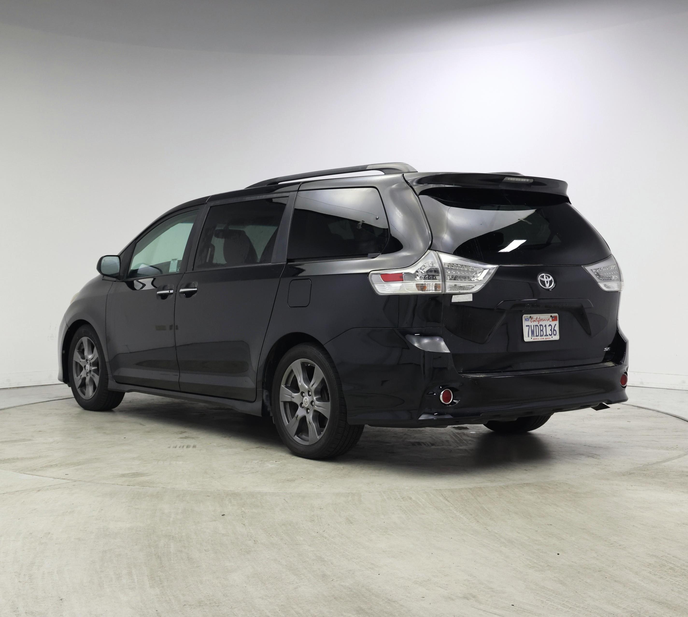Thumbnail: 2017 Toyota Sienna - 2