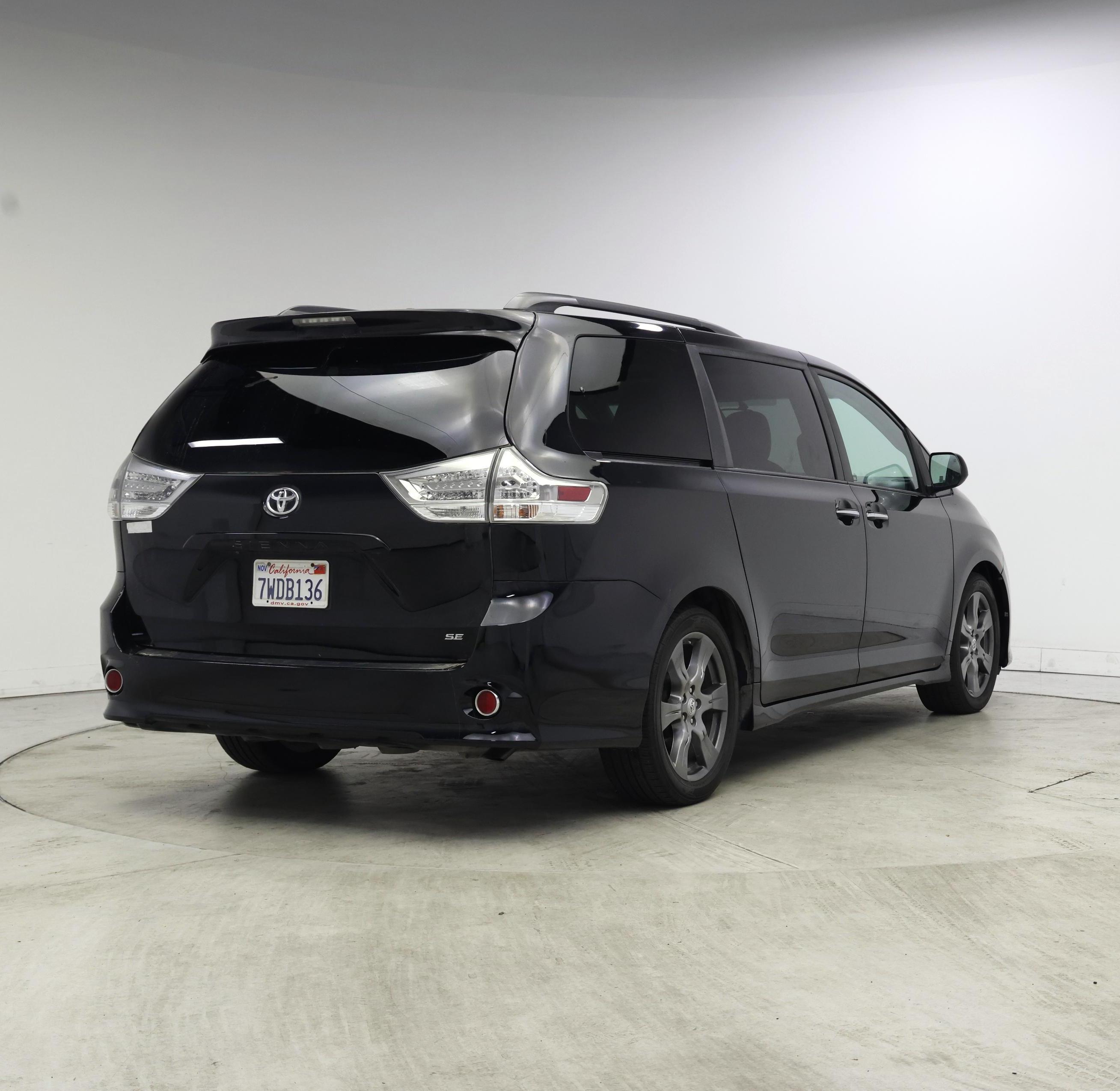 Thumbnail: 2017 Toyota Sienna - 8