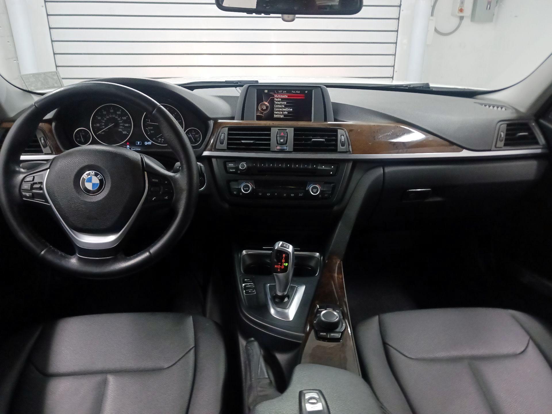 Thumbnail: 2015 BMW 3 Series - 9