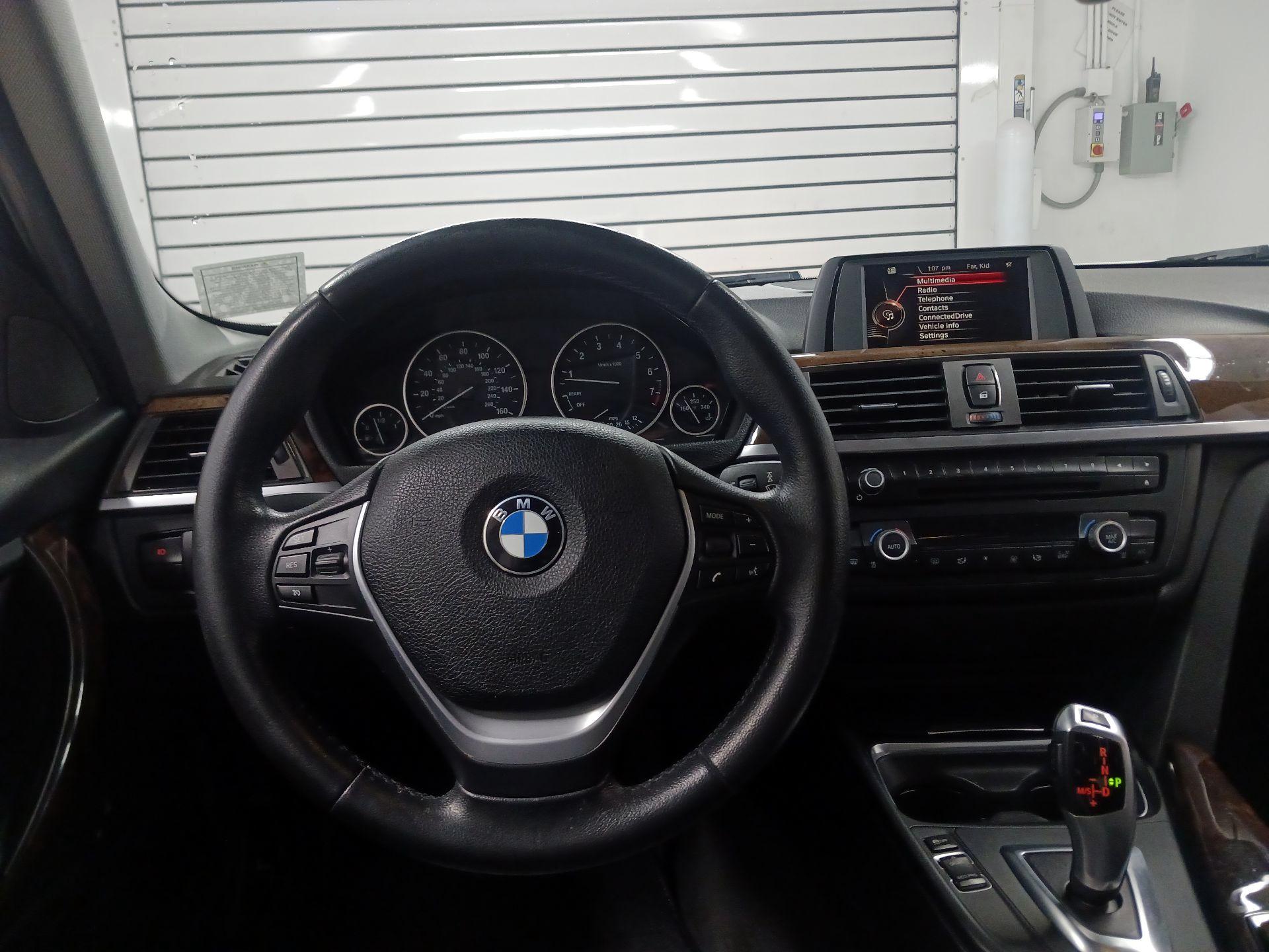 Thumbnail: 2015 BMW 3 Series - 10