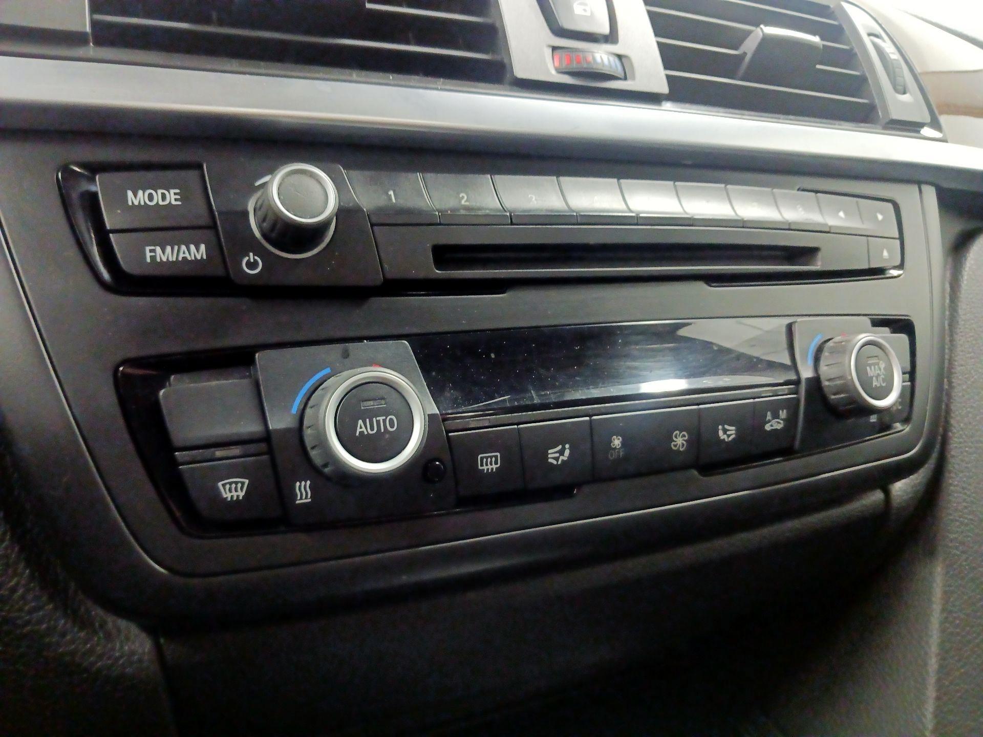 Thumbnail: 2015 BMW 3 Series - 15