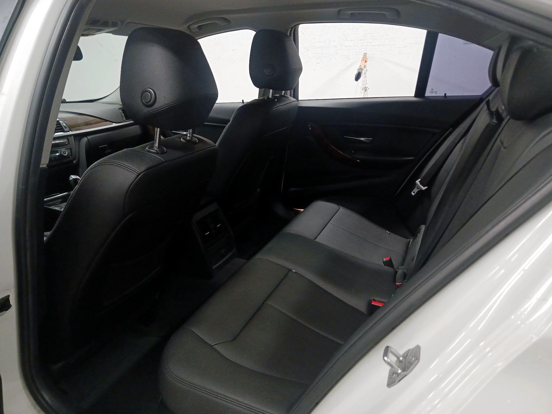 Thumbnail: 2015 BMW 3 Series - 17