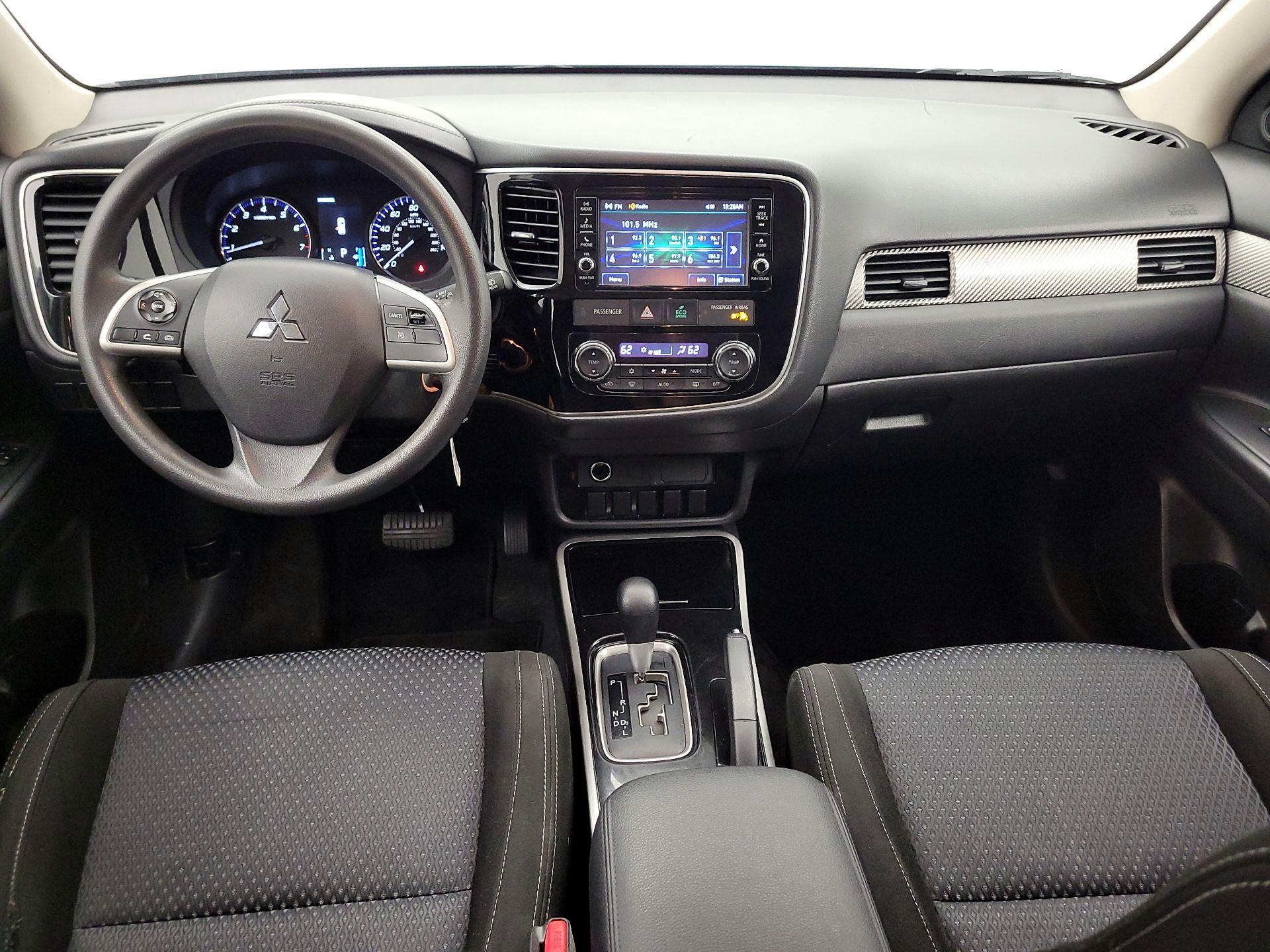Thumbnail: 2018 Mitsubishi Outlander - 9