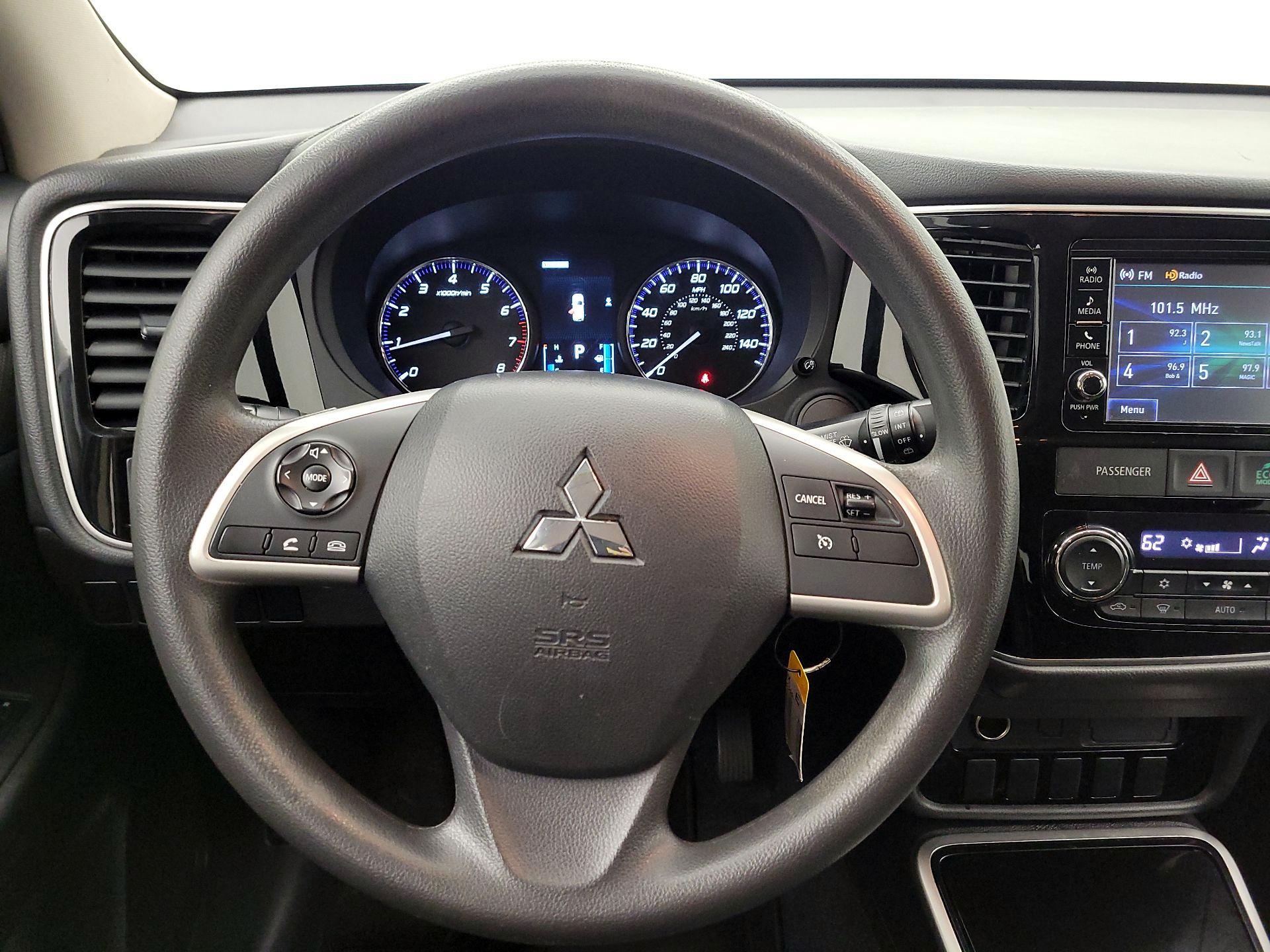 Thumbnail: 2018 Mitsubishi Outlander - 10