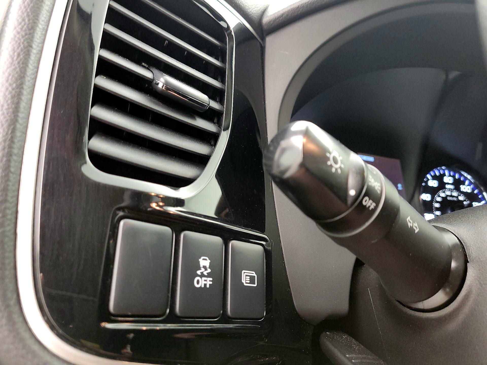 Thumbnail: 2018 Mitsubishi Outlander - 13