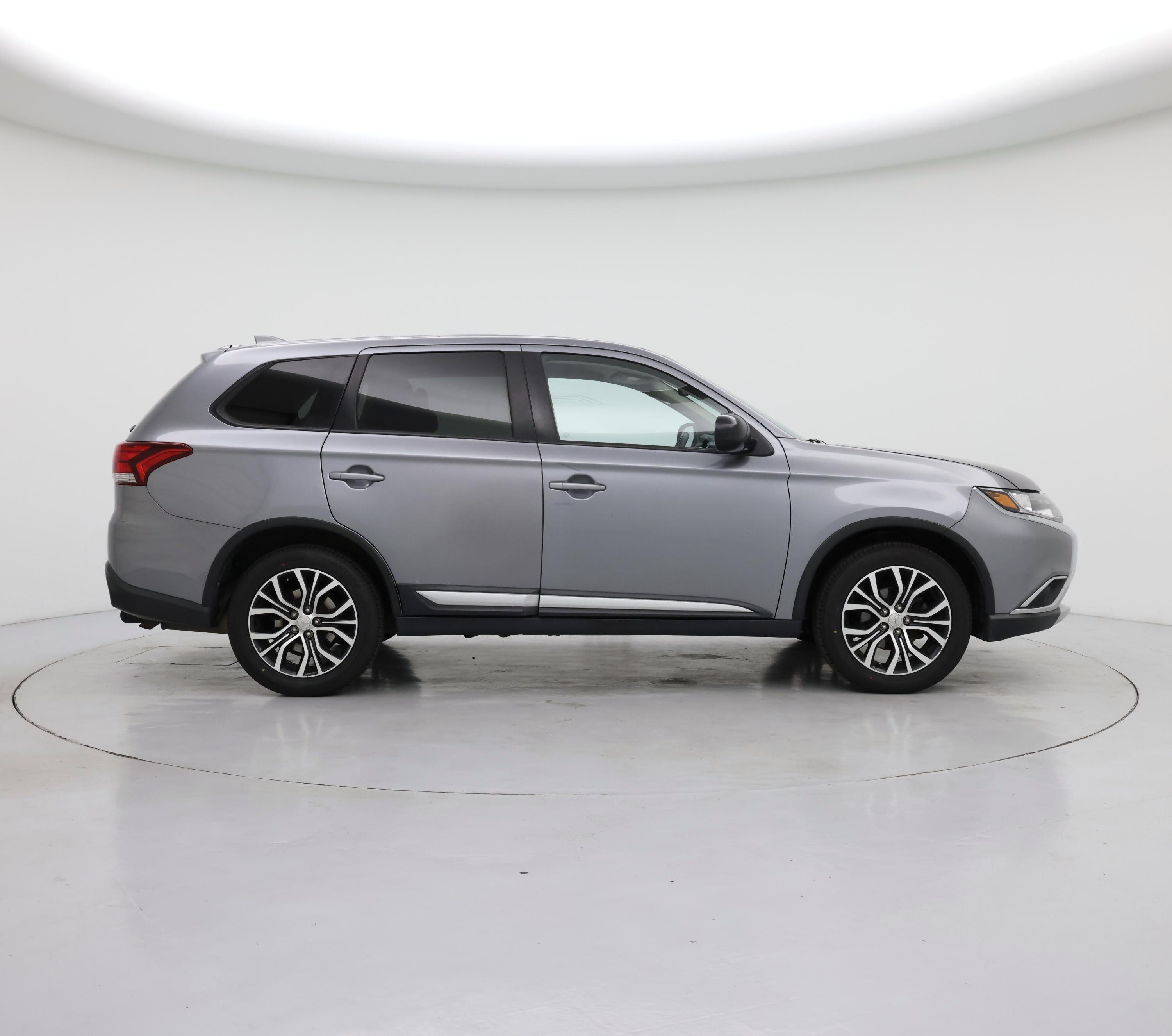 Thumbnail: 2018 Mitsubishi Outlander - 7