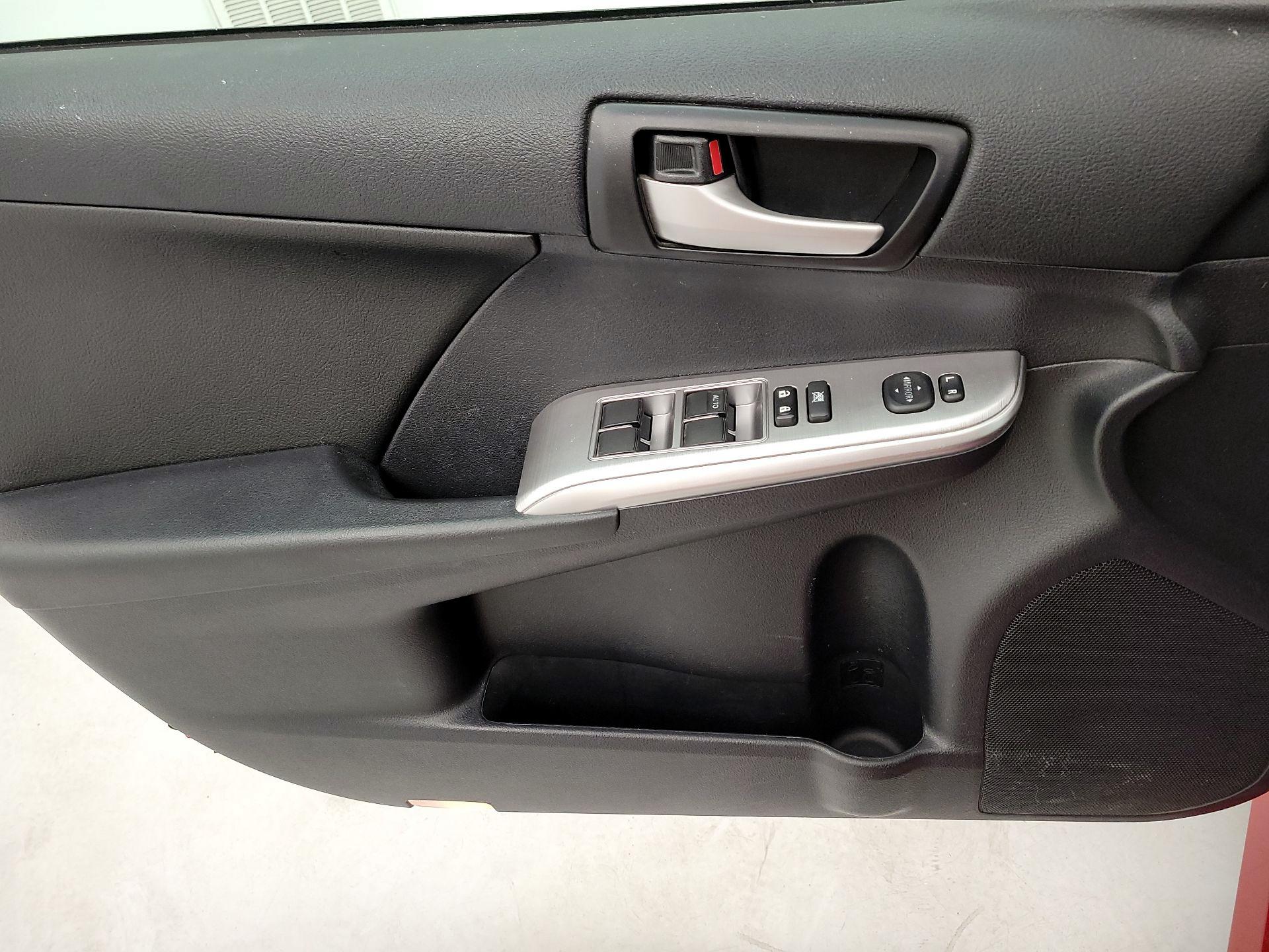 Thumbnail: 2014 Toyota Camry - 12