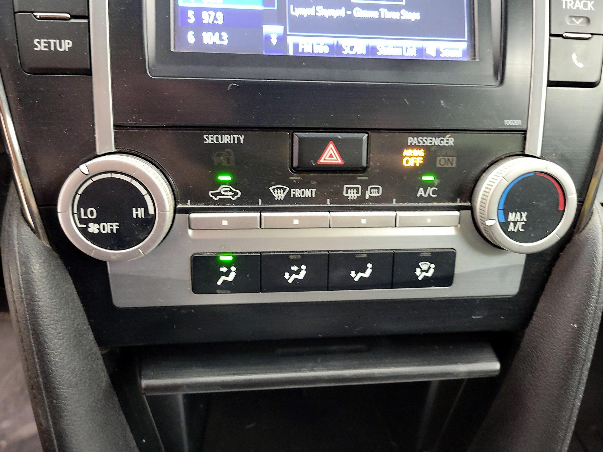 Thumbnail: 2014 Toyota Camry - 15
