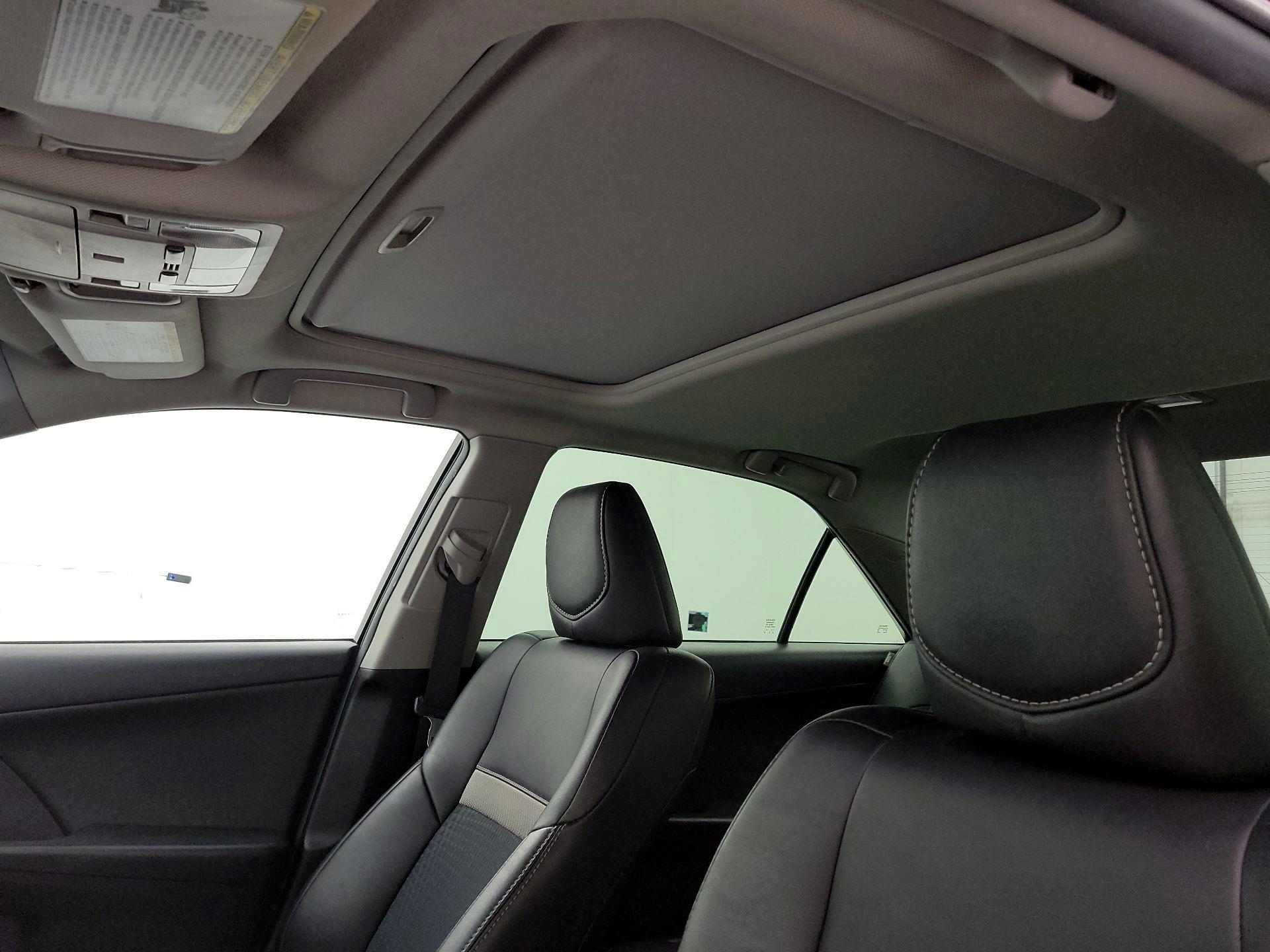 Thumbnail: 2014 Toyota Camry - 18
