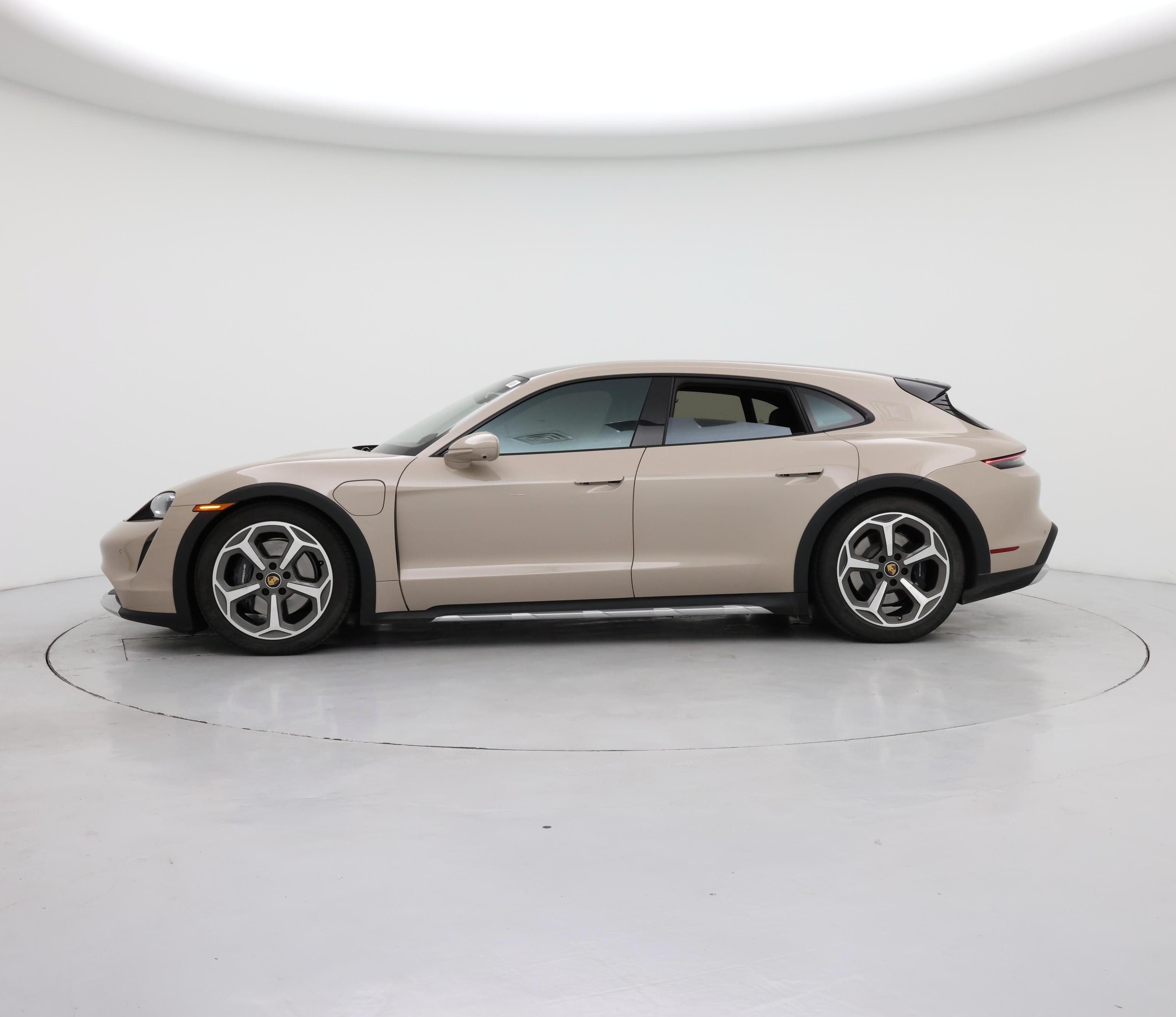 Thumbnail: 2021 Porsche Taycan - 3