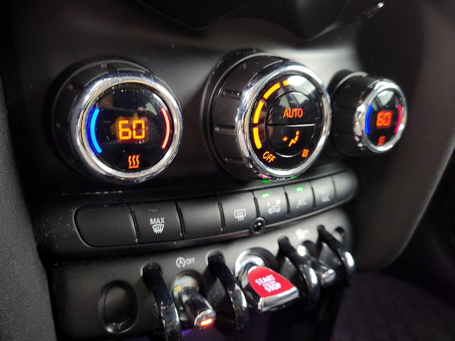 Thumbnail: 2016 MINI Cooper Hardtop - 15