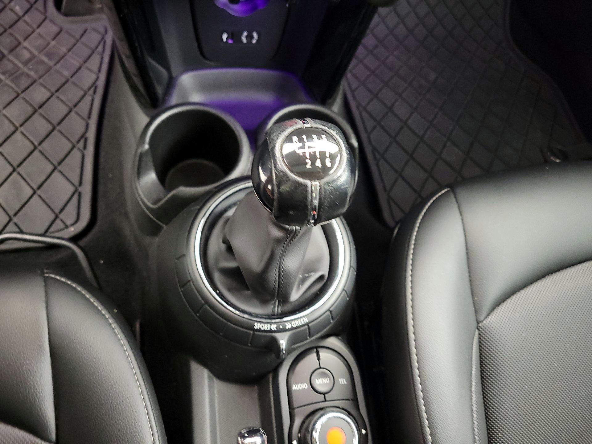 Thumbnail: 2016 MINI Cooper Hardtop - 16
