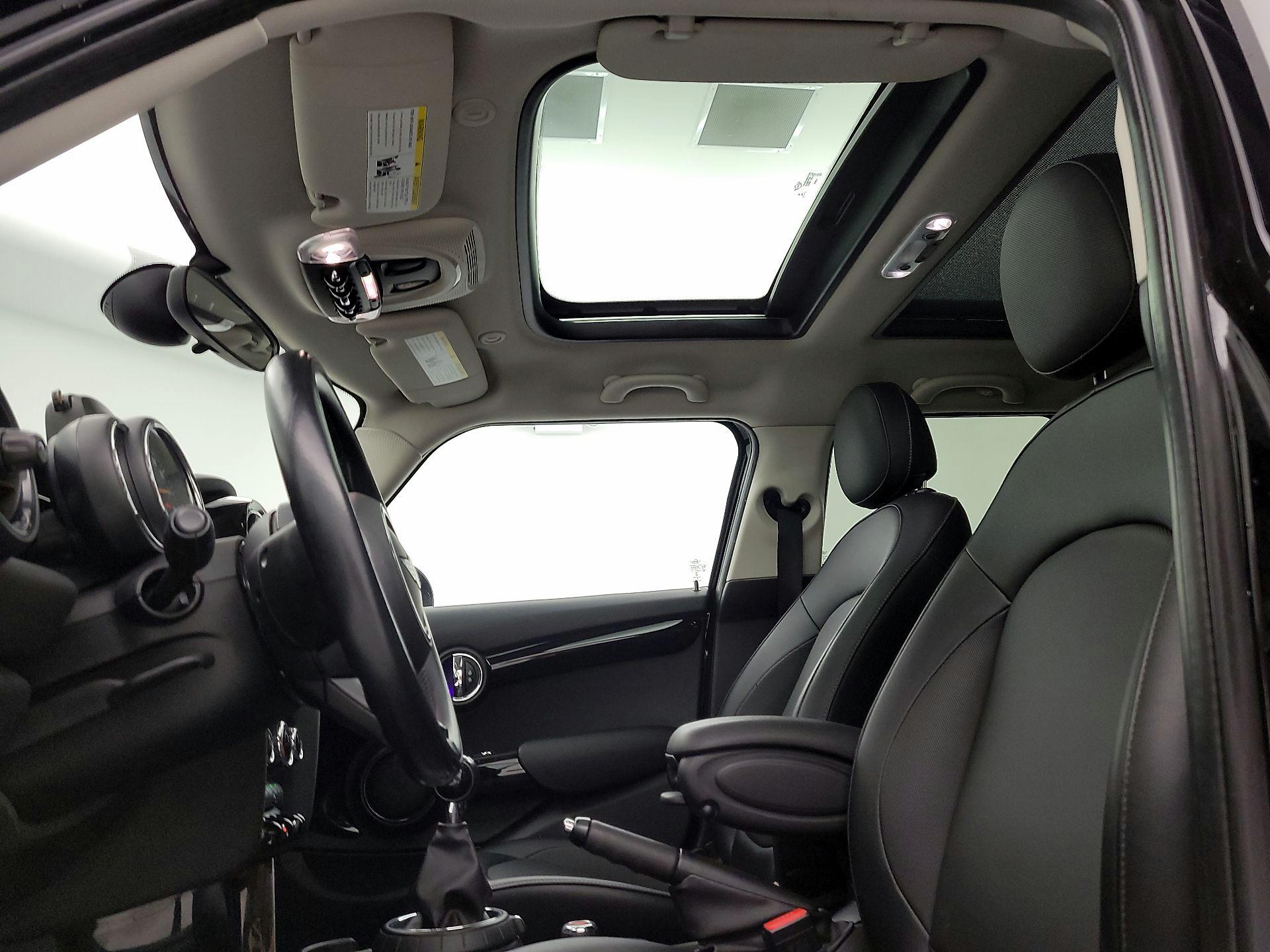 Thumbnail: 2016 MINI Cooper Hardtop - 18