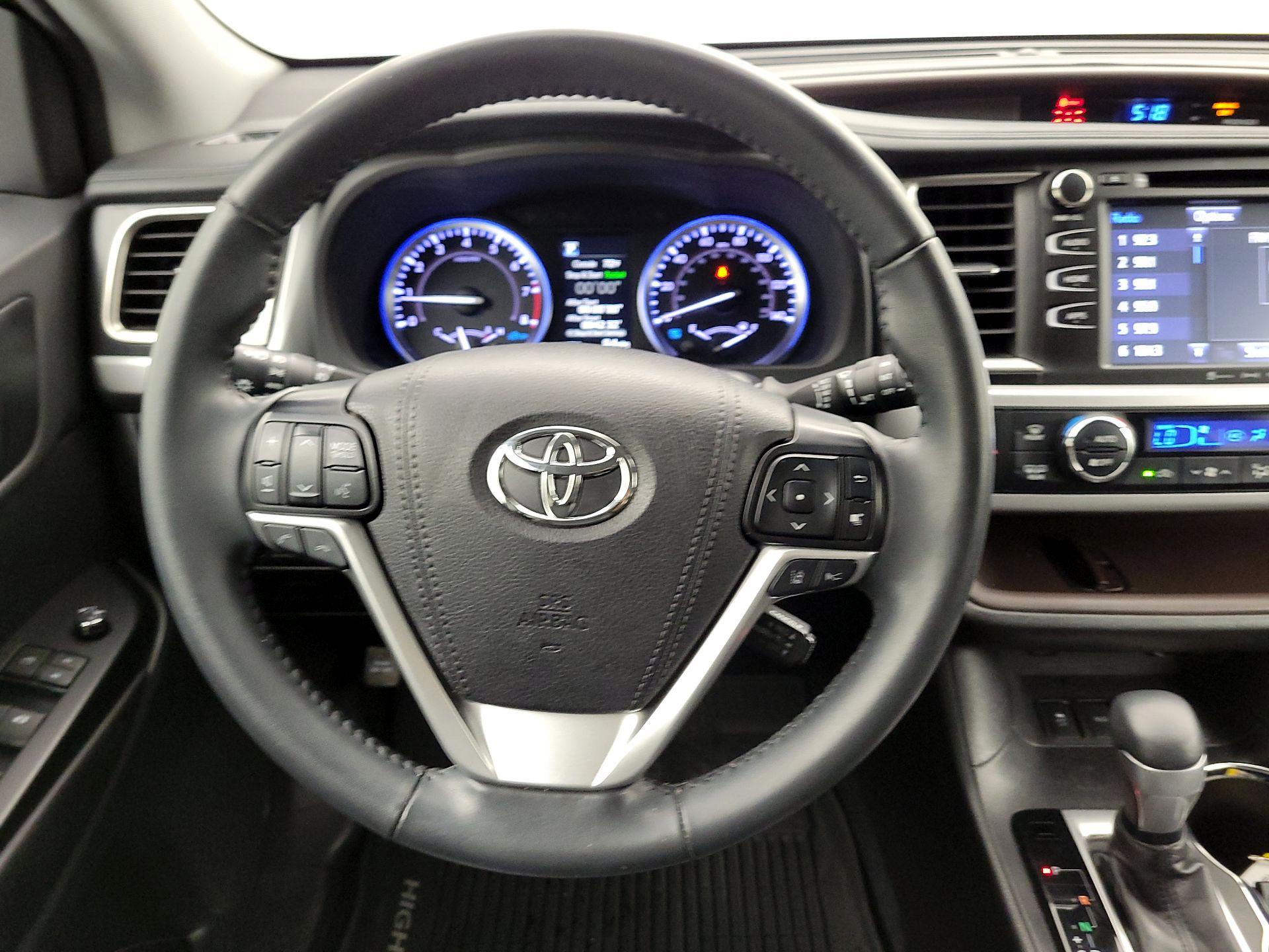 Thumbnail: 2019 Toyota Highlander - 10
