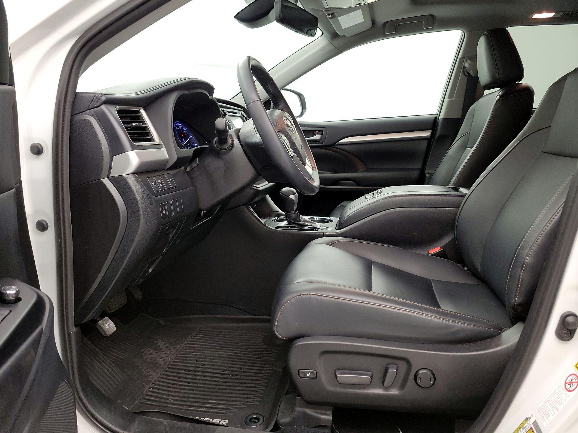 Thumbnail: 2019 Toyota Highlander - 11