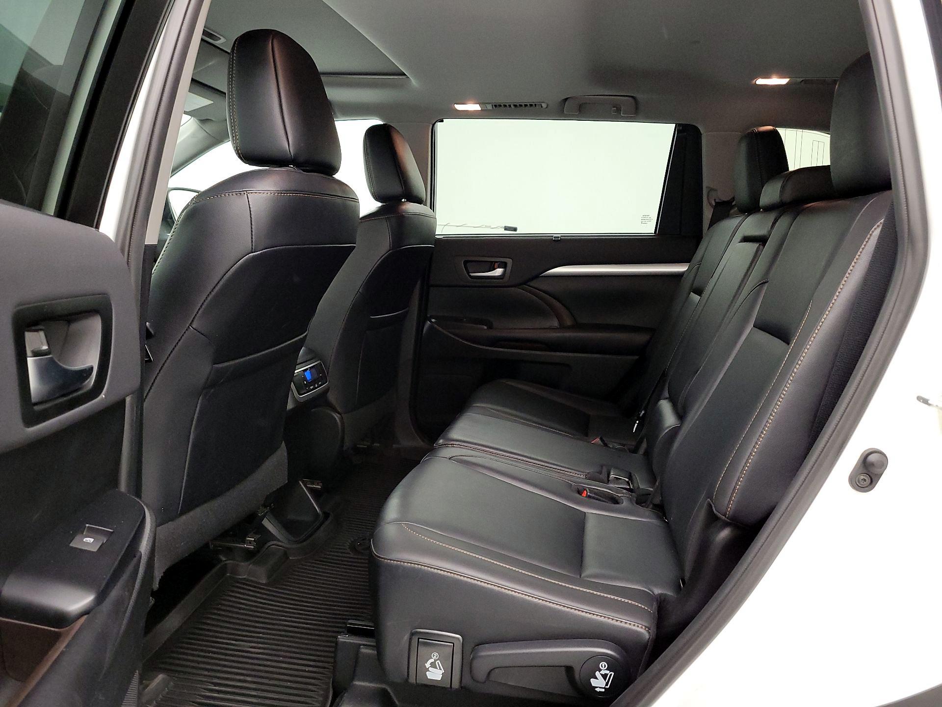 Thumbnail: 2019 Toyota Highlander - 20