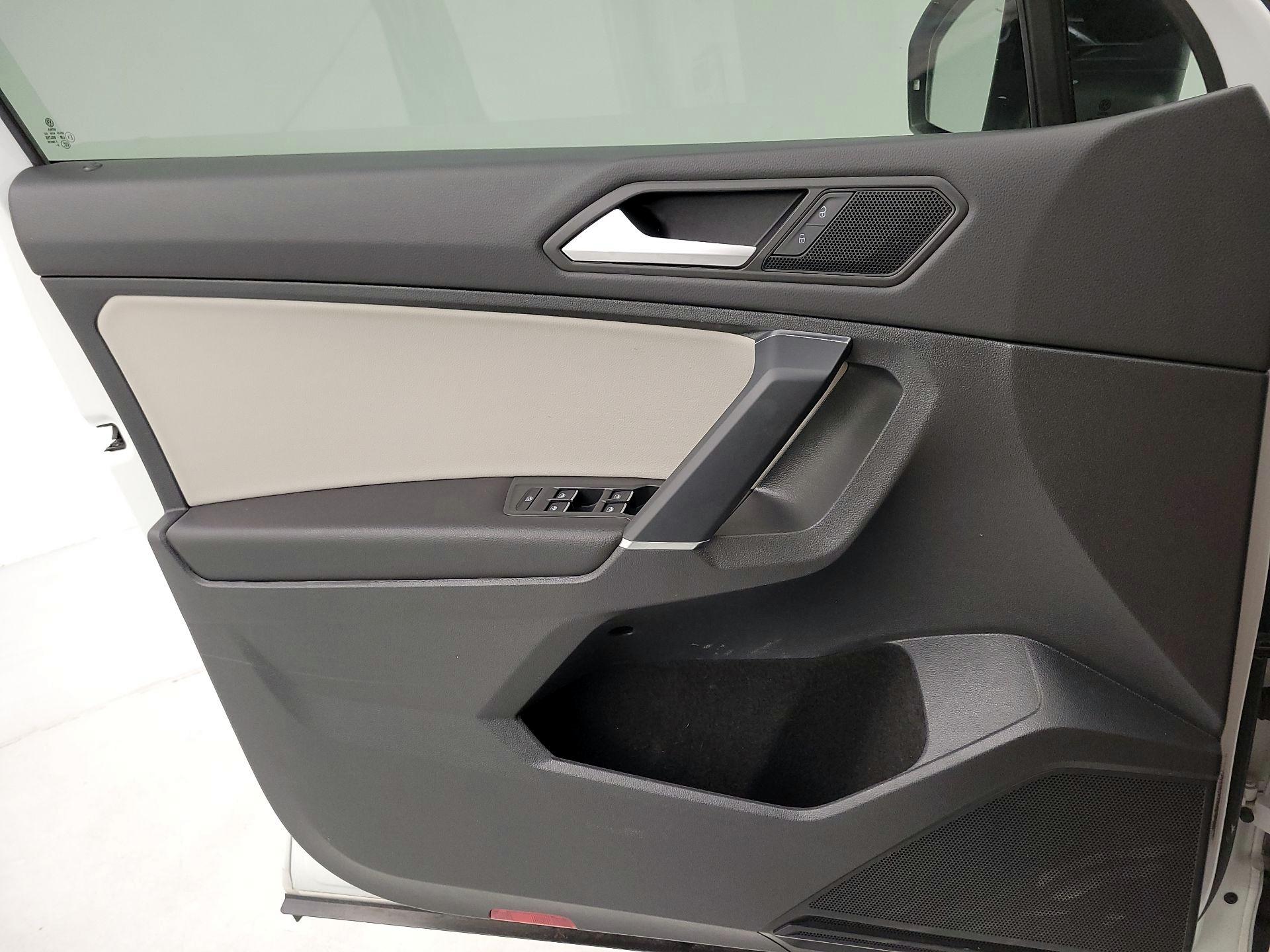 Thumbnail: 2020 Volkswagen Tiguan - 12