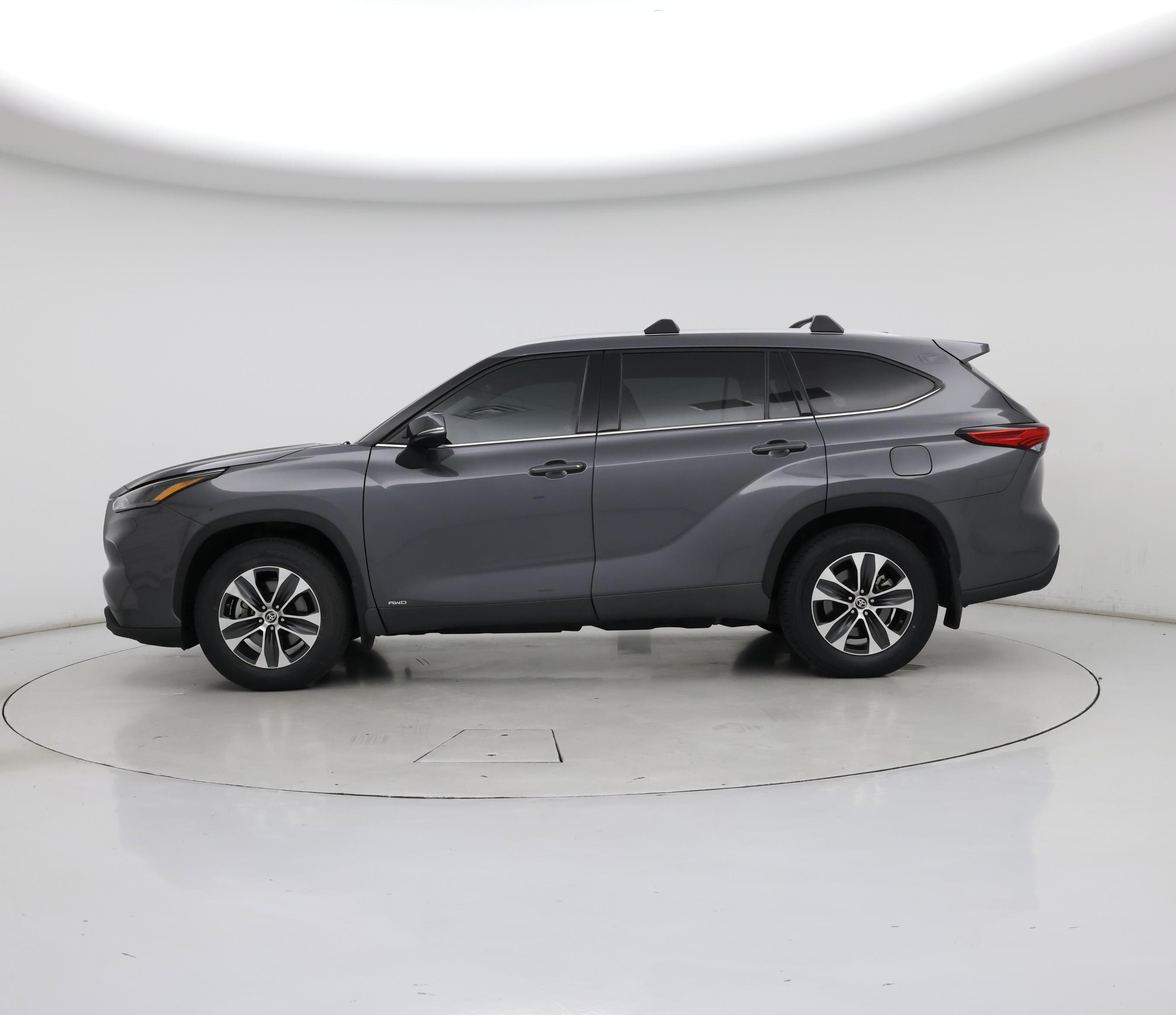 Thumbnail: 2022 Toyota Highlander - 3