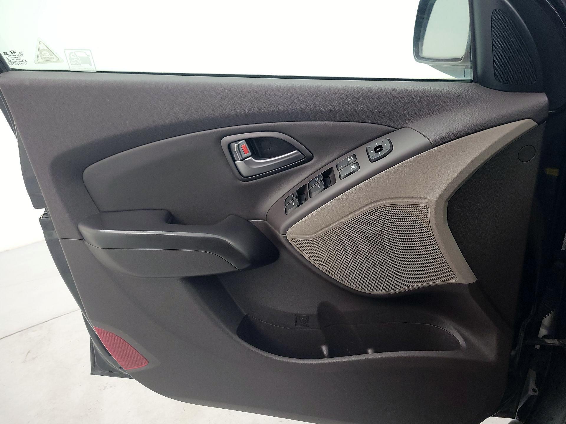 Thumbnail: 2015 Hyundai Tucson - 12