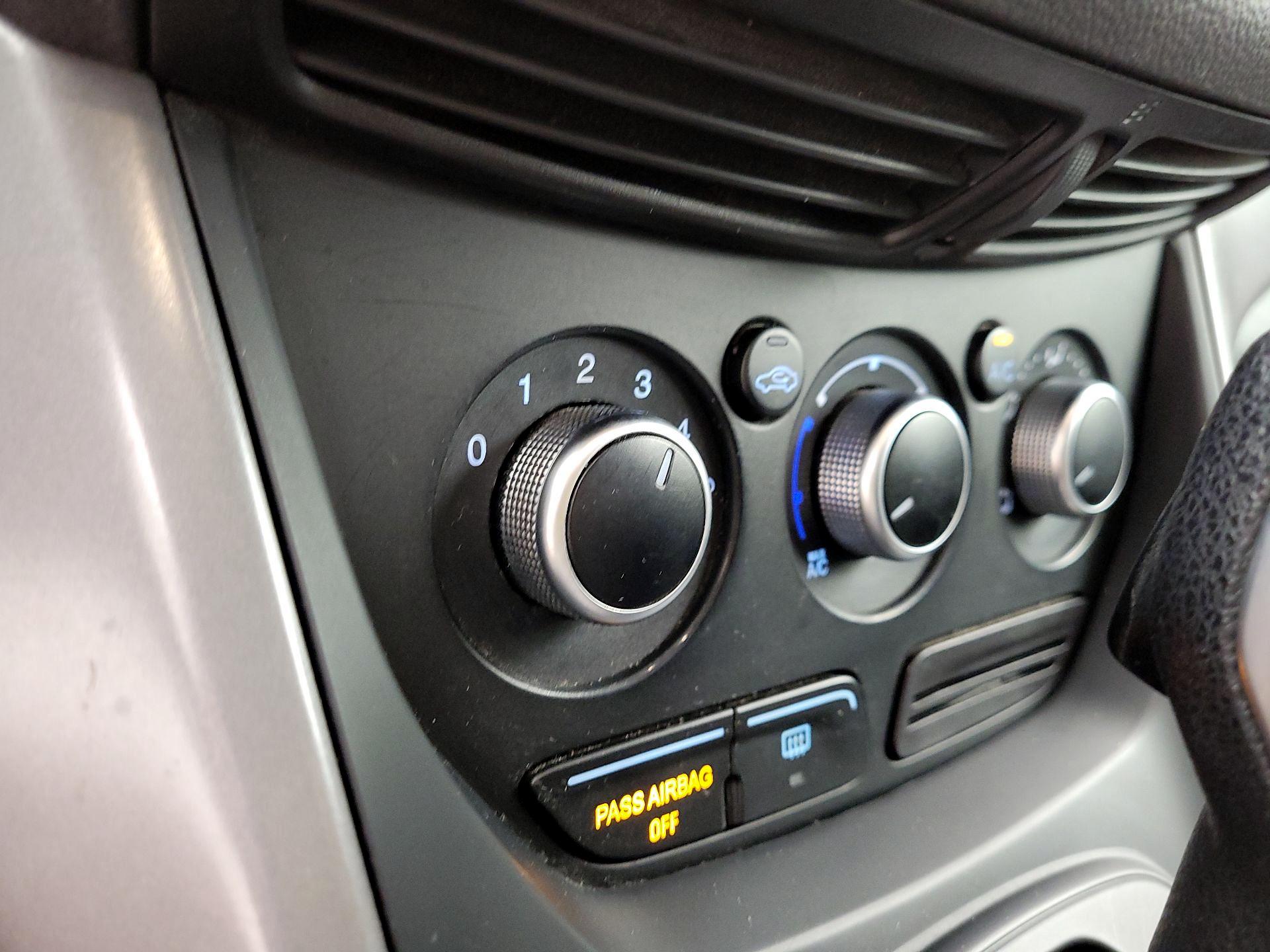 Thumbnail: 2015 Ford Escape - 16