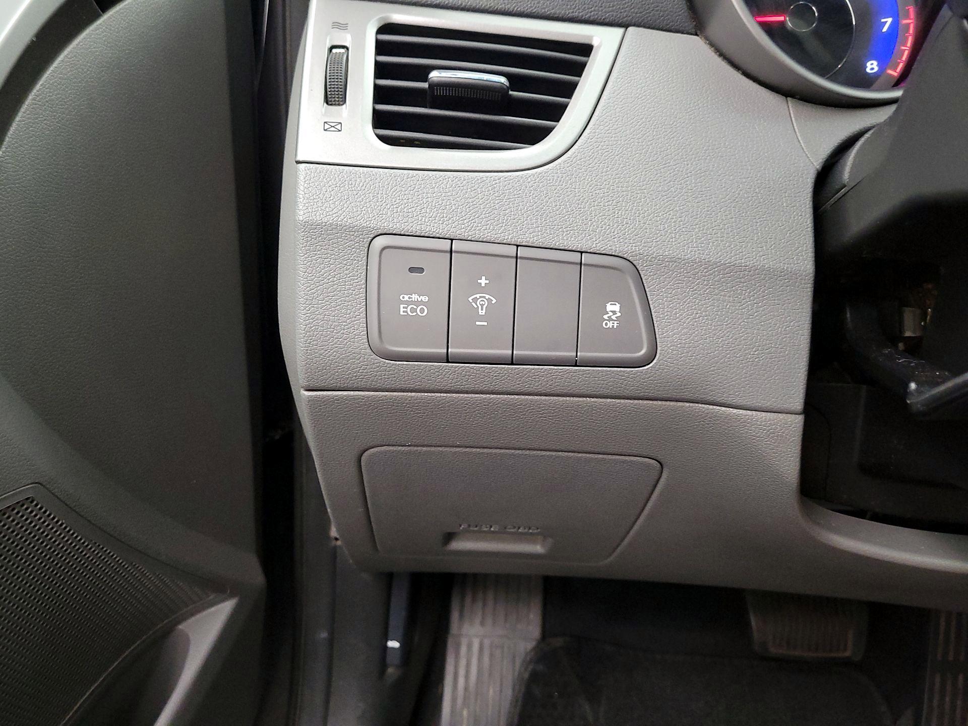Thumbnail: 2013 Hyundai Elantra - 13