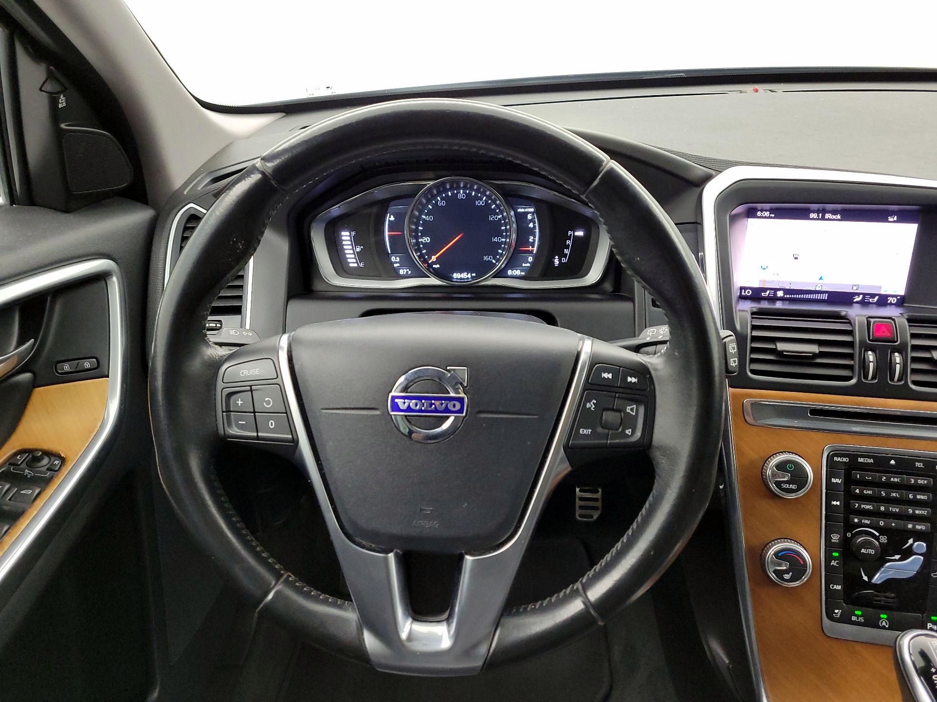 Thumbnail: 2017 Volvo XC60 - 10
