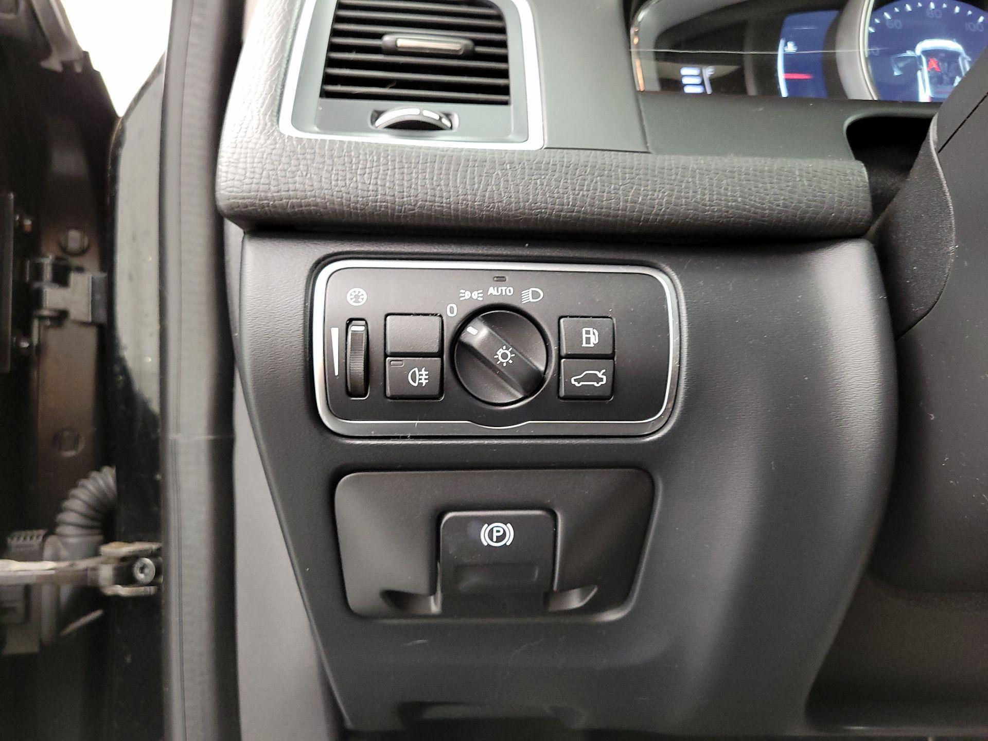 Thumbnail: 2017 Volvo XC60 - 13