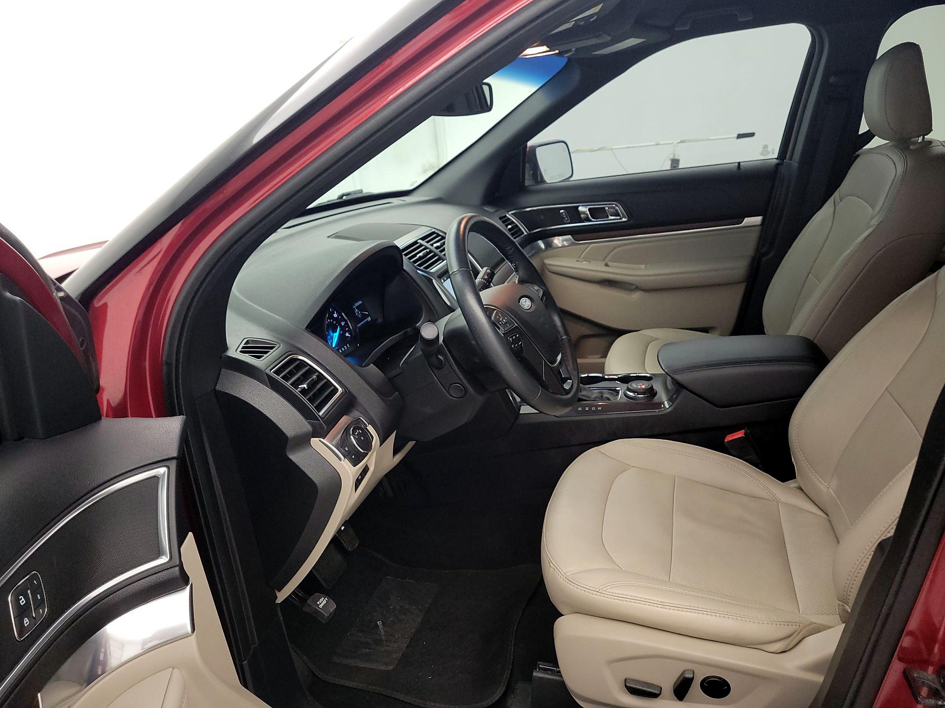 Thumbnail: 2019 Ford Explorer - 11