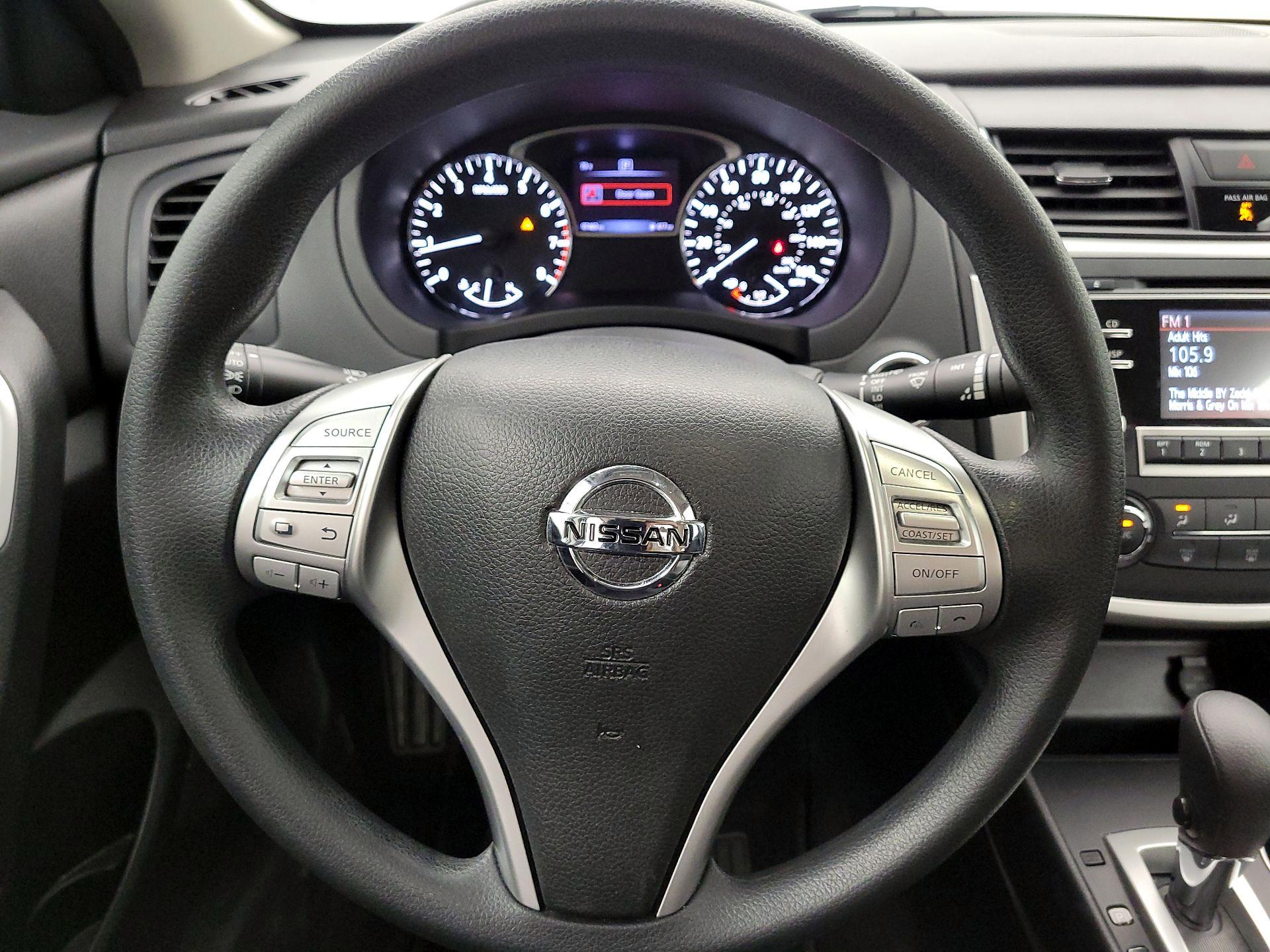Thumbnail: 2016 Nissan Altima - 10