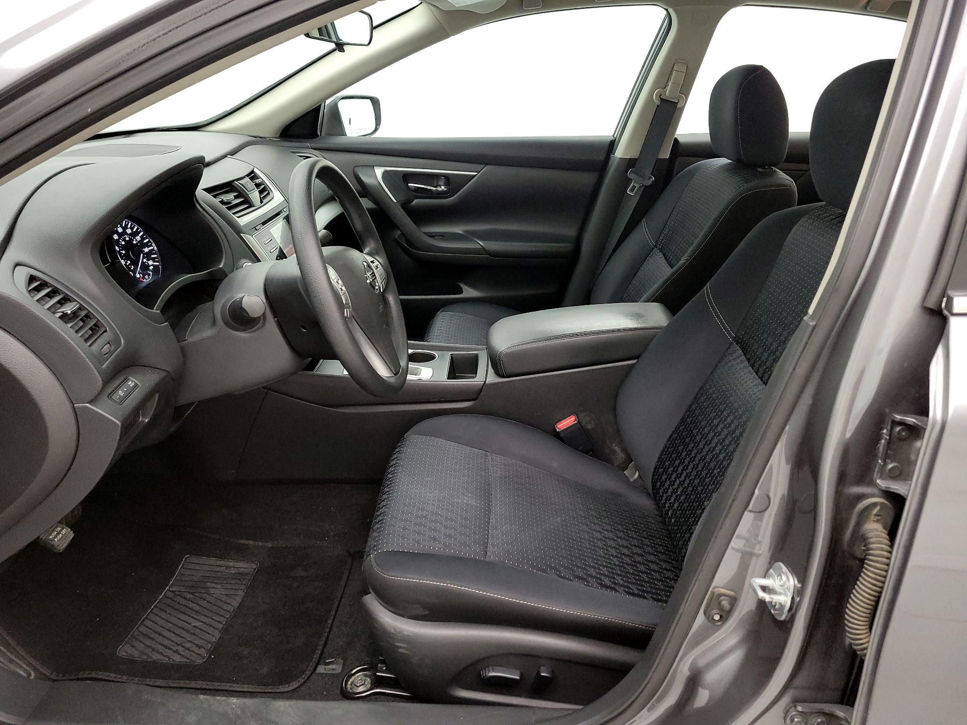 Thumbnail: 2016 Nissan Altima - 11