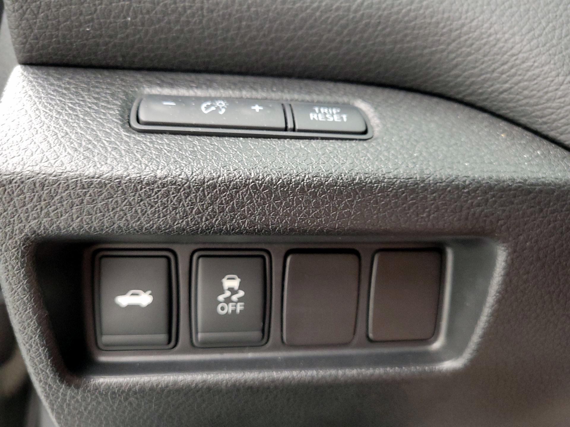 Thumbnail: 2016 Nissan Altima - 13
