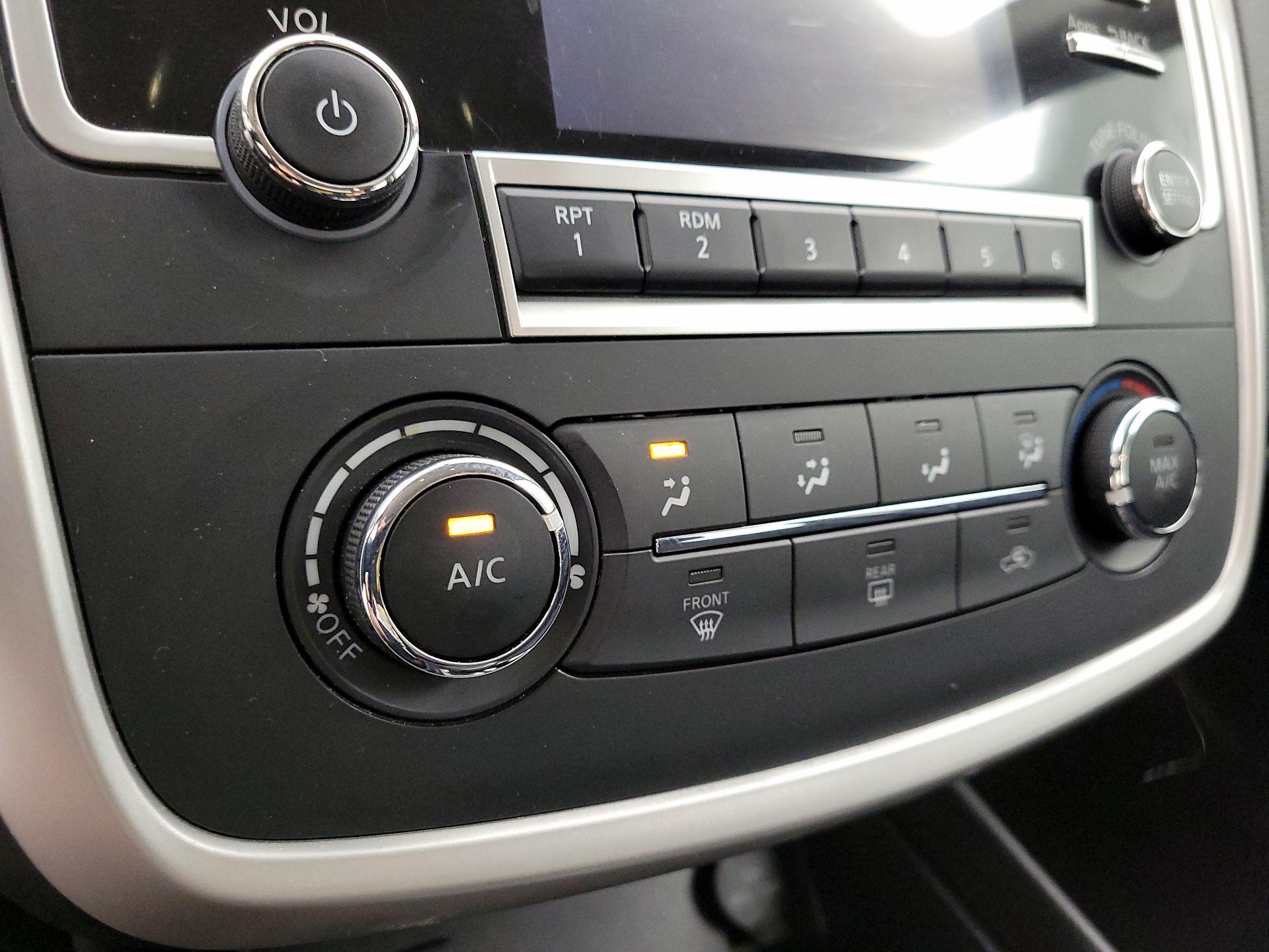 Thumbnail: 2016 Nissan Altima - 16