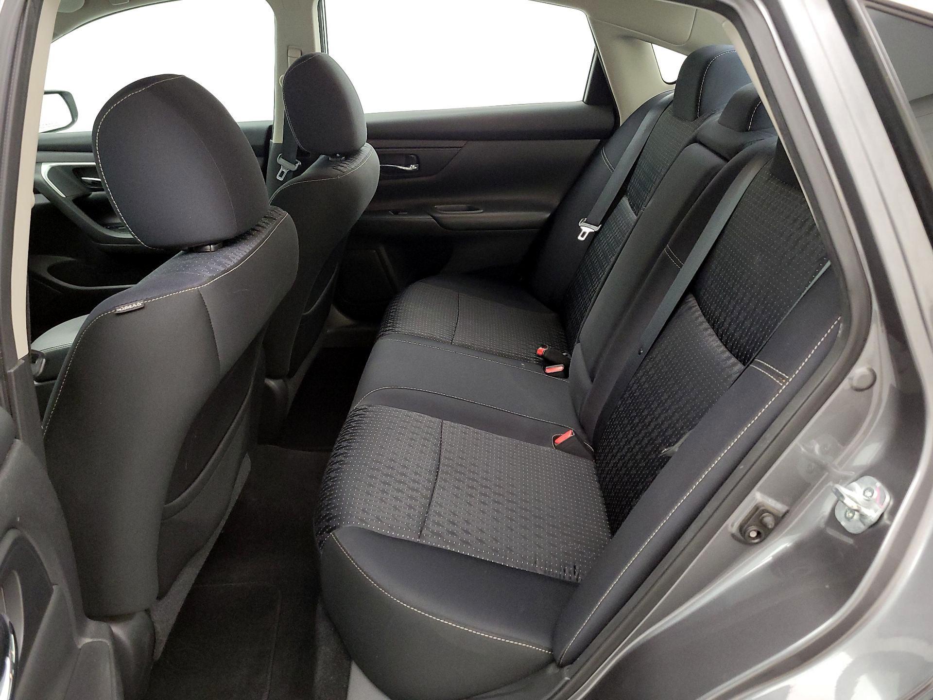 Thumbnail: 2016 Nissan Altima - 19
