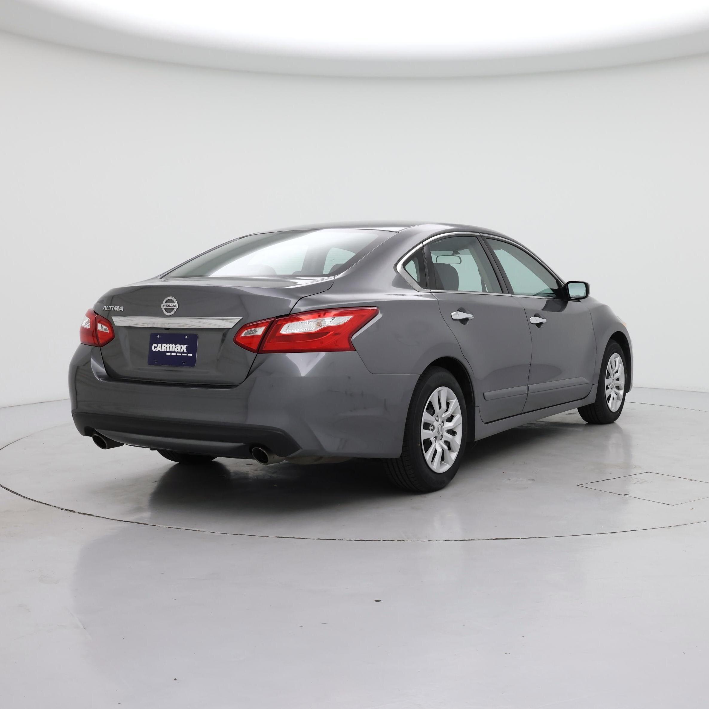 Thumbnail: 2016 Nissan Altima - 8