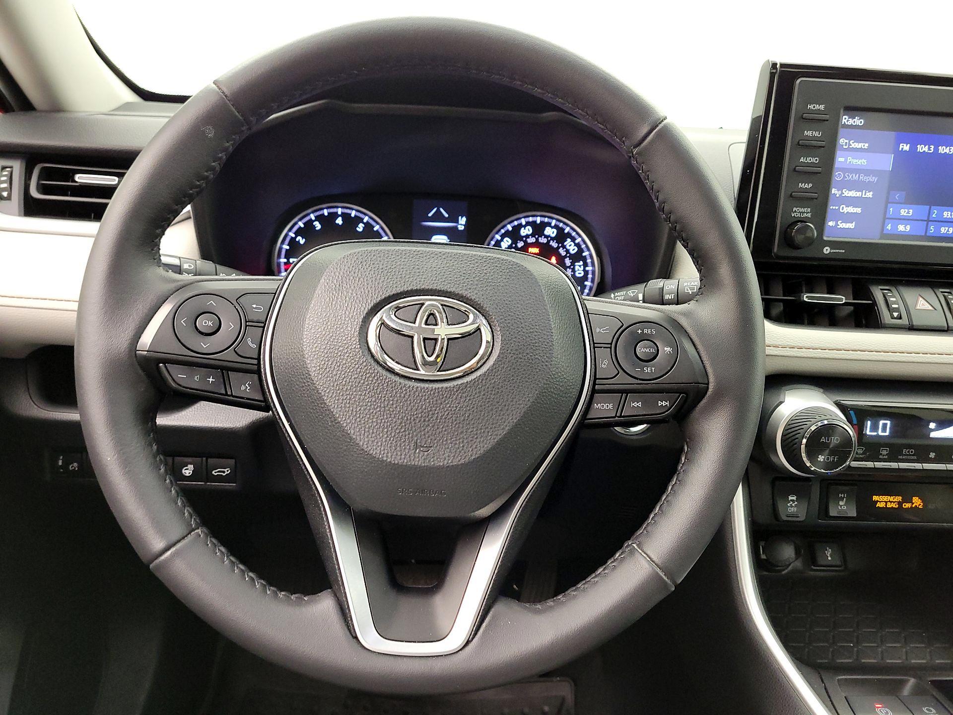 Thumbnail: 2022 Toyota RAV4 - 10