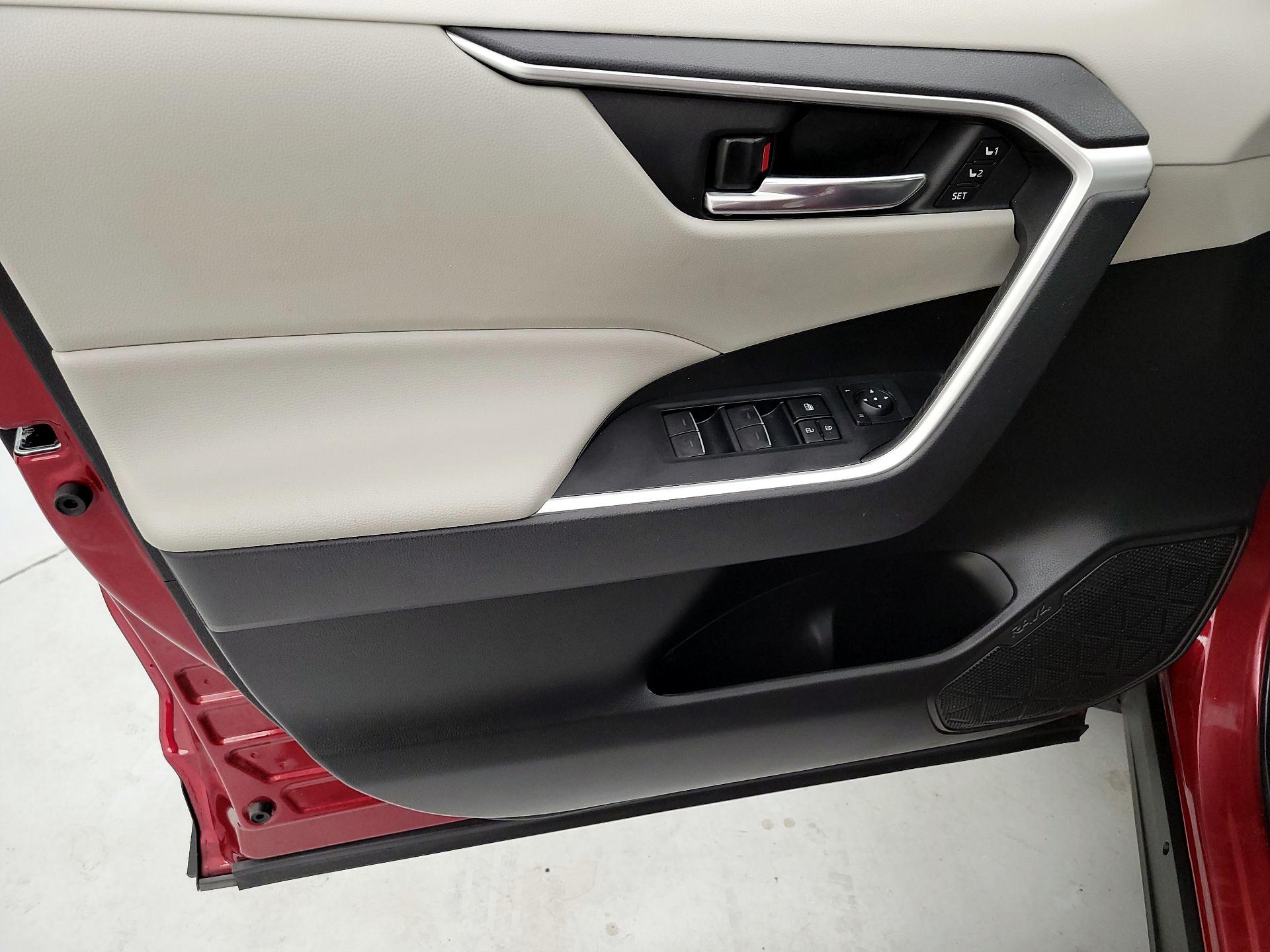 Thumbnail: 2022 Toyota RAV4 - 12