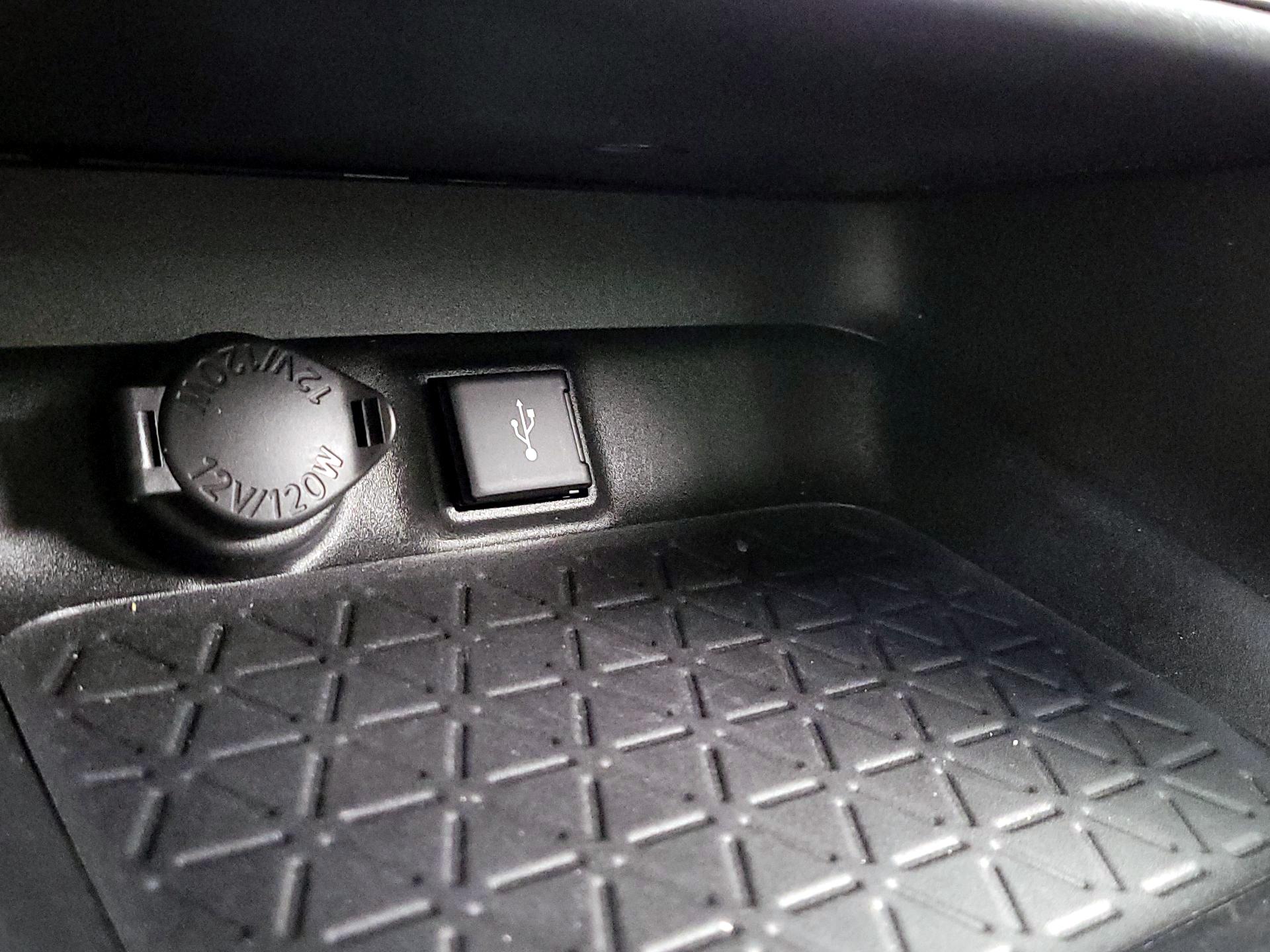 Thumbnail: 2022 Toyota RAV4 - 18