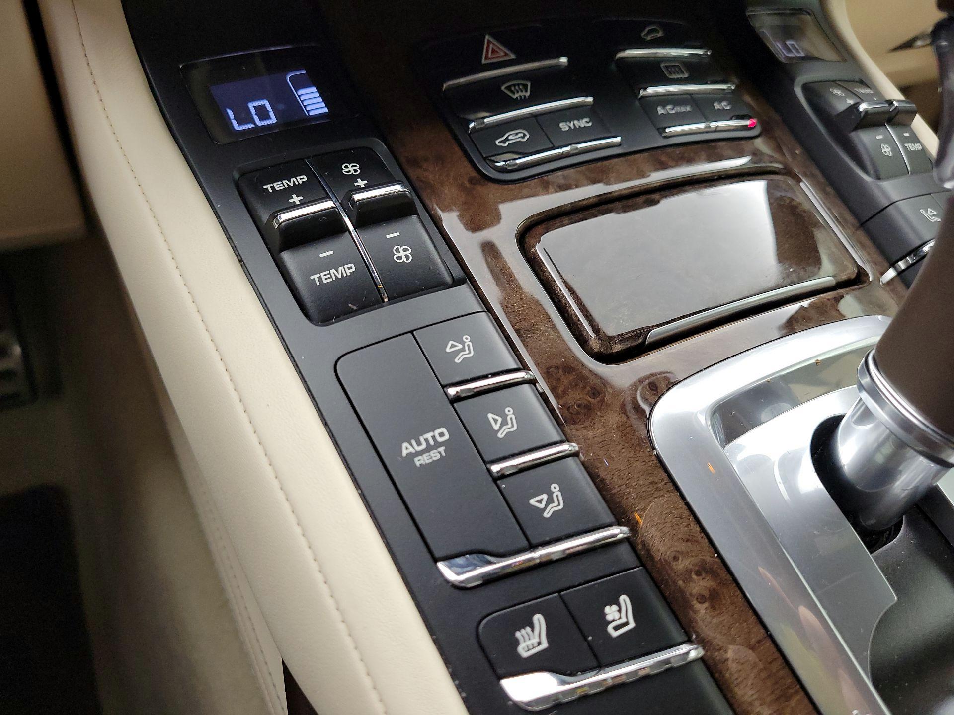 Thumbnail: 2016 Porsche Cayenne - 17