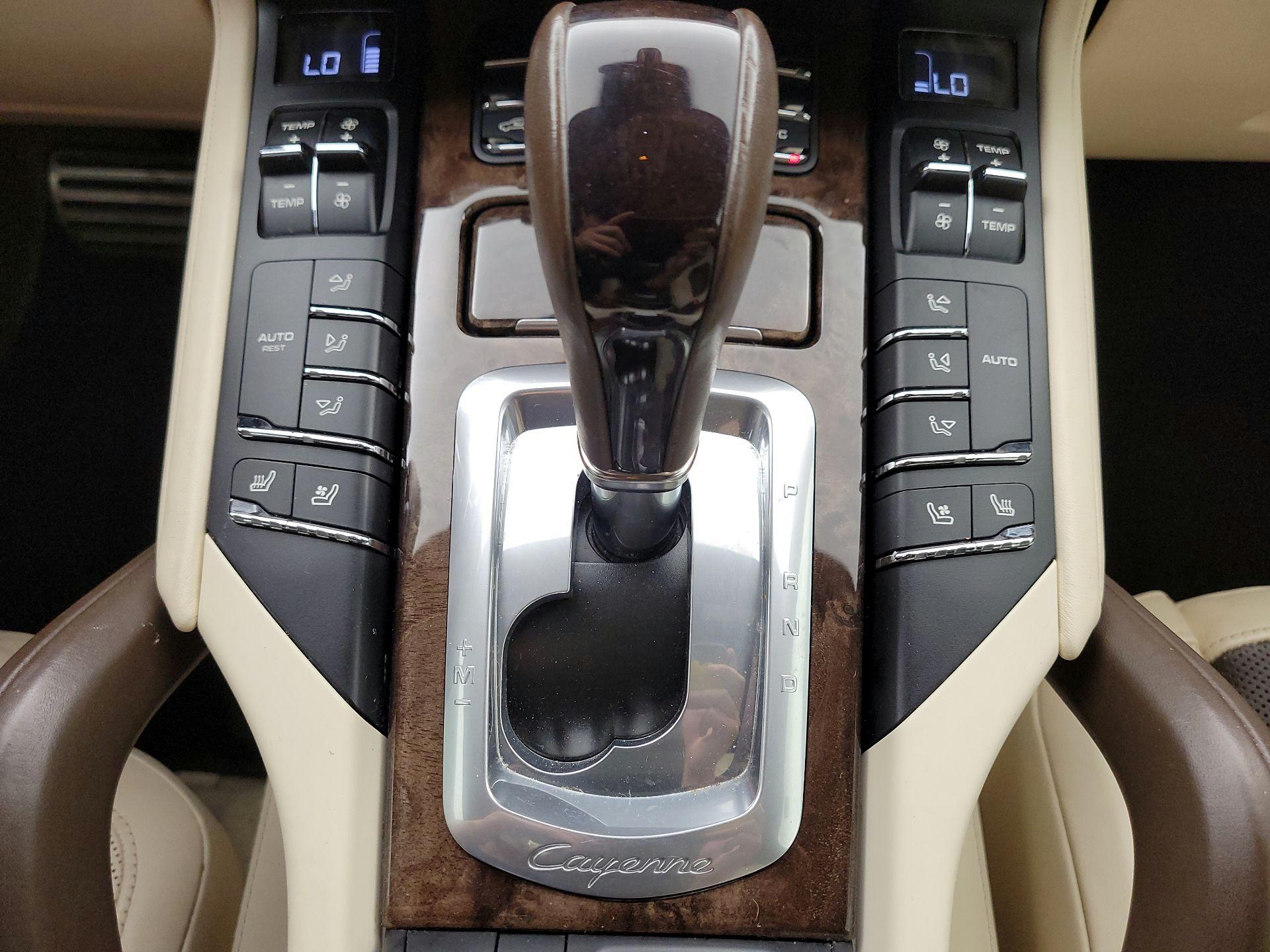 Thumbnail: 2016 Porsche Cayenne - 18