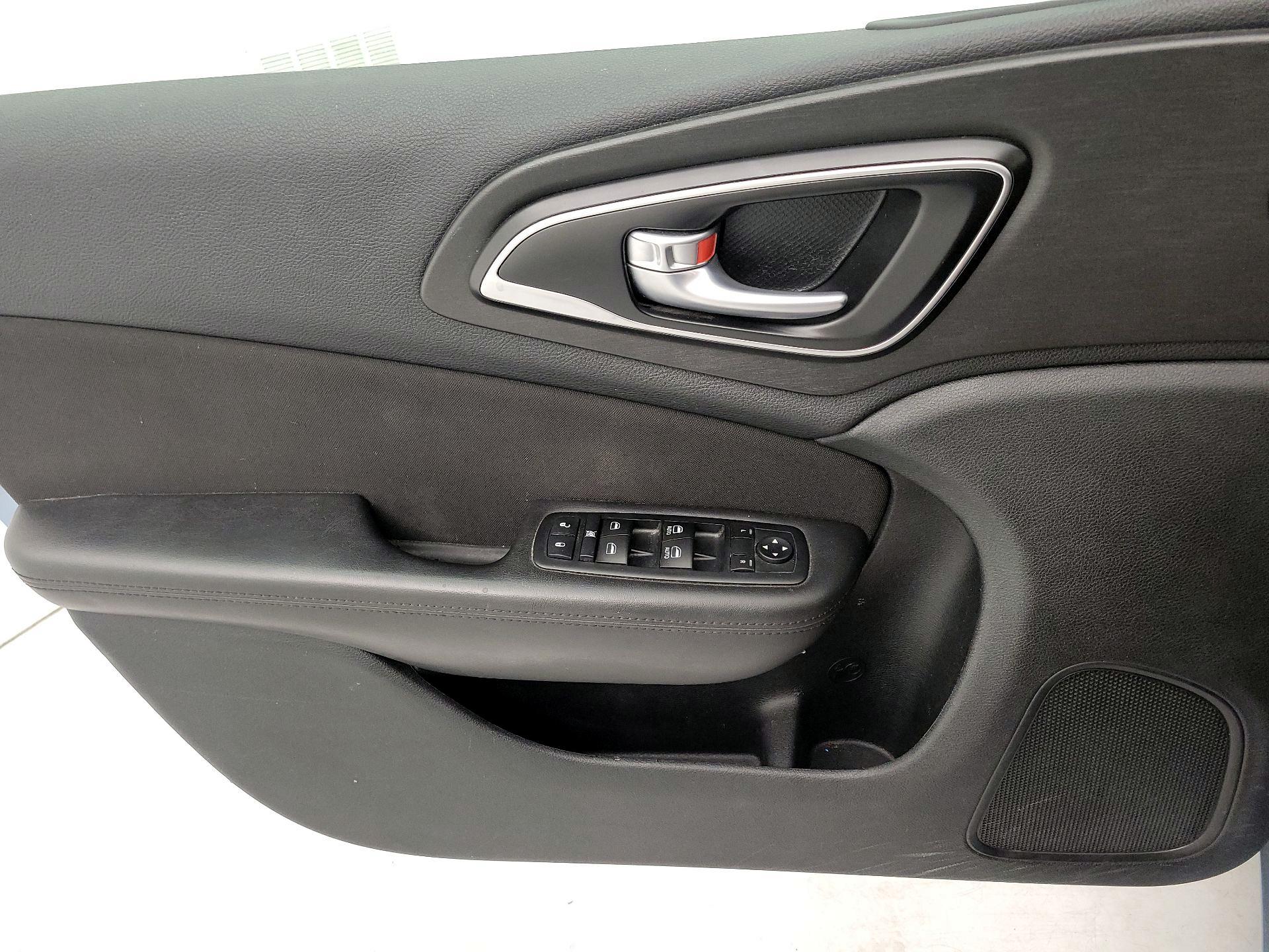 Thumbnail: 2015 Chrysler 200 - 12