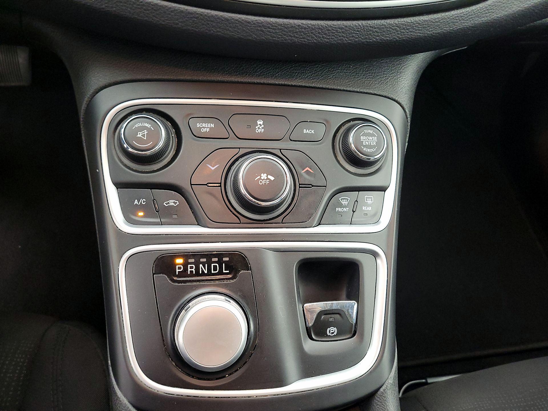 Thumbnail: 2015 Chrysler 200 - 16