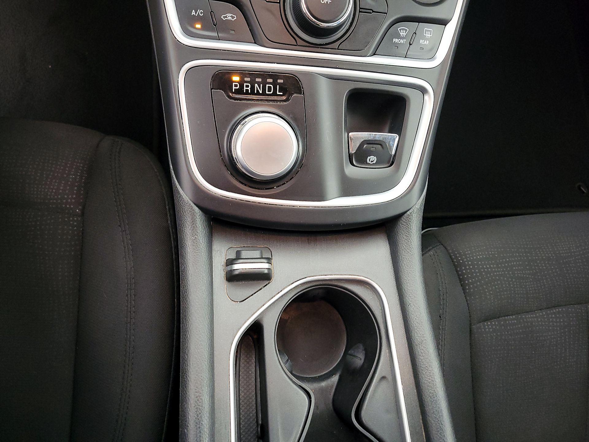 Thumbnail: 2015 Chrysler 200 - 17