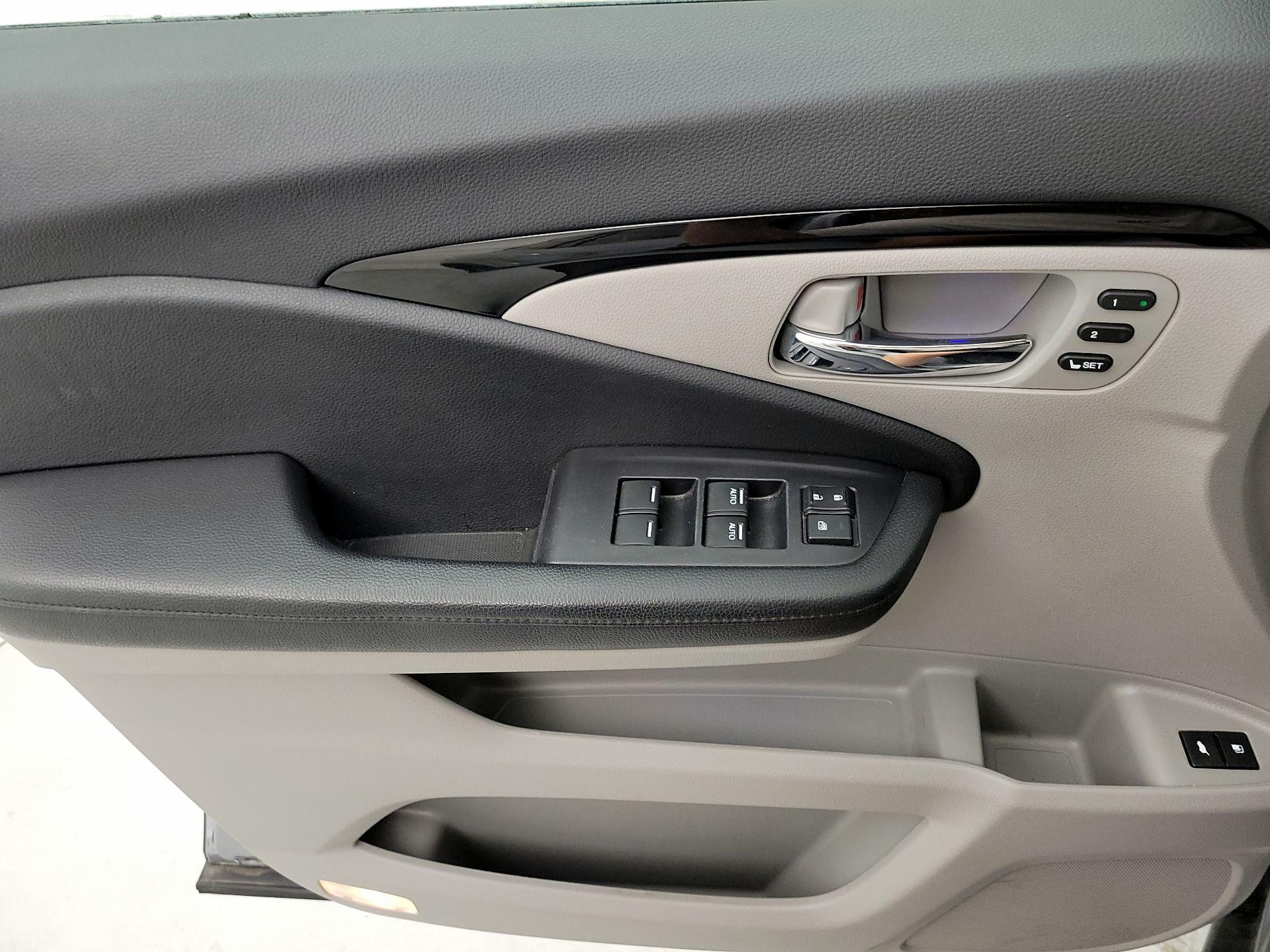 Thumbnail: 2020 Honda Pilot - 12